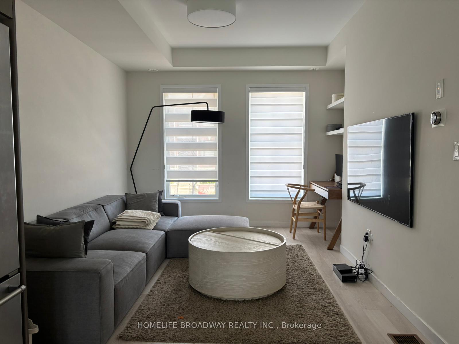 Photo 6 of Unit 33, 26 Seacoasts Circle, Vaughan, Maple — HOMEH
