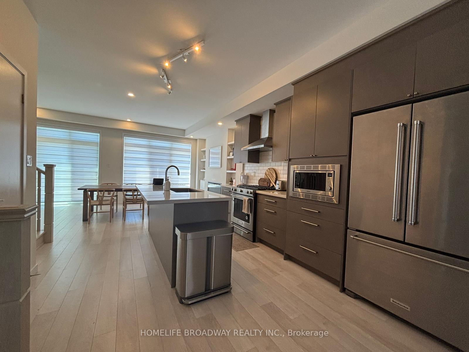 Photo 7 of Unit 33, 26 Seacoasts Circle, Vaughan, Maple — HOMEH
