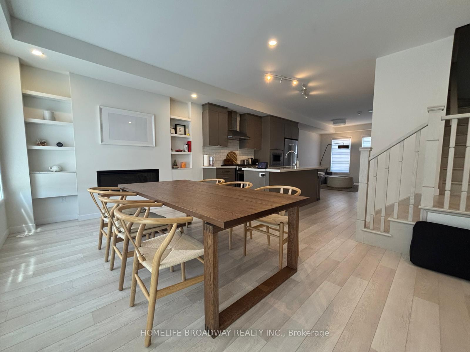 Photo 9 of Unit 33, 26 Seacoasts Circle, Vaughan, Maple — HOMEH
