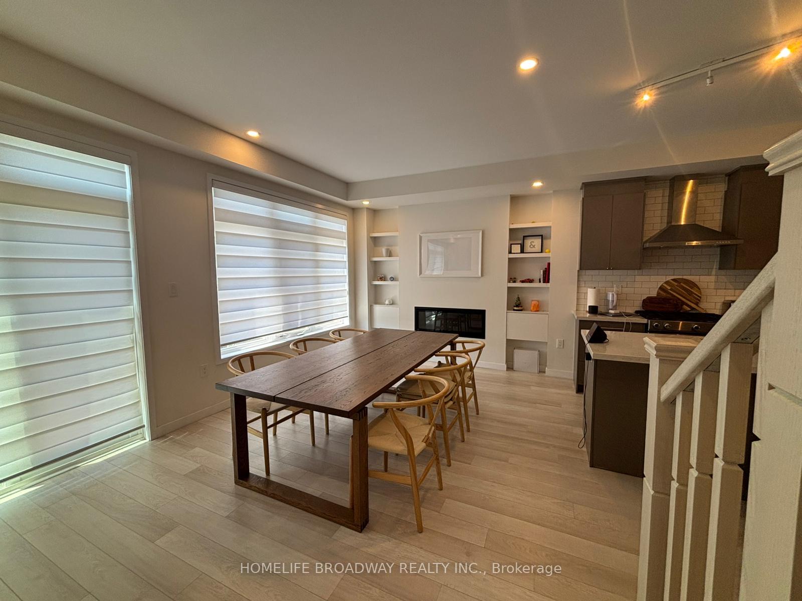 Photo 10 of Unit 33, 26 Seacoasts Circle, Vaughan, Maple — HOMEH