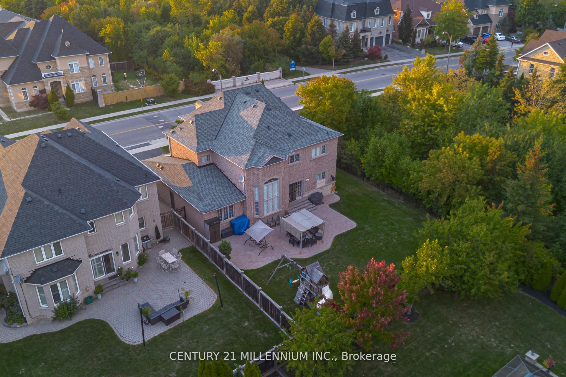 Photo 5 of 29 EIffel Boulevard, Brampton, Vales of Castlemore North — HOMEH