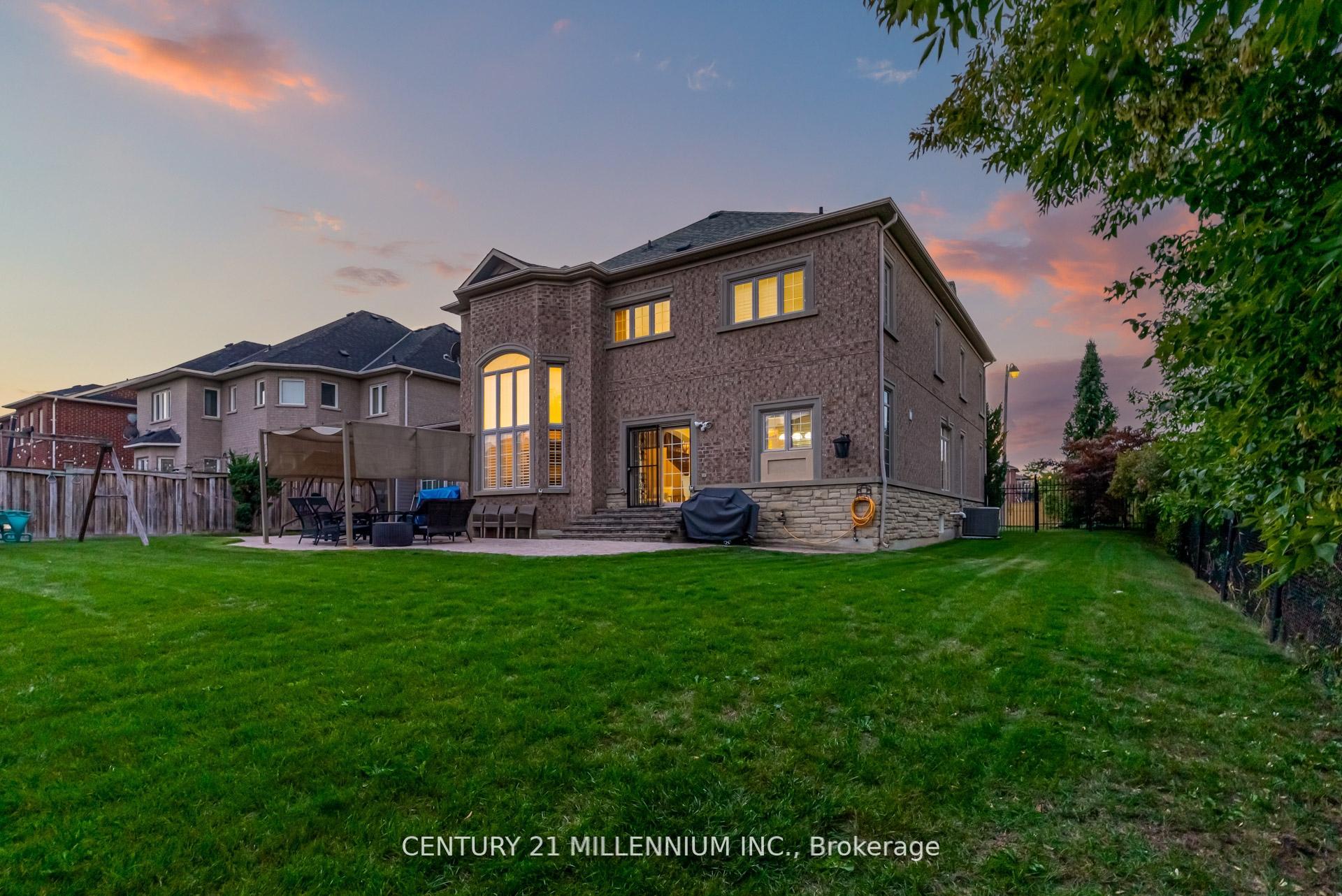 Photo 2 of 29 EIffel Boulevard, Brampton, Vales of Castlemore North — HOMEH