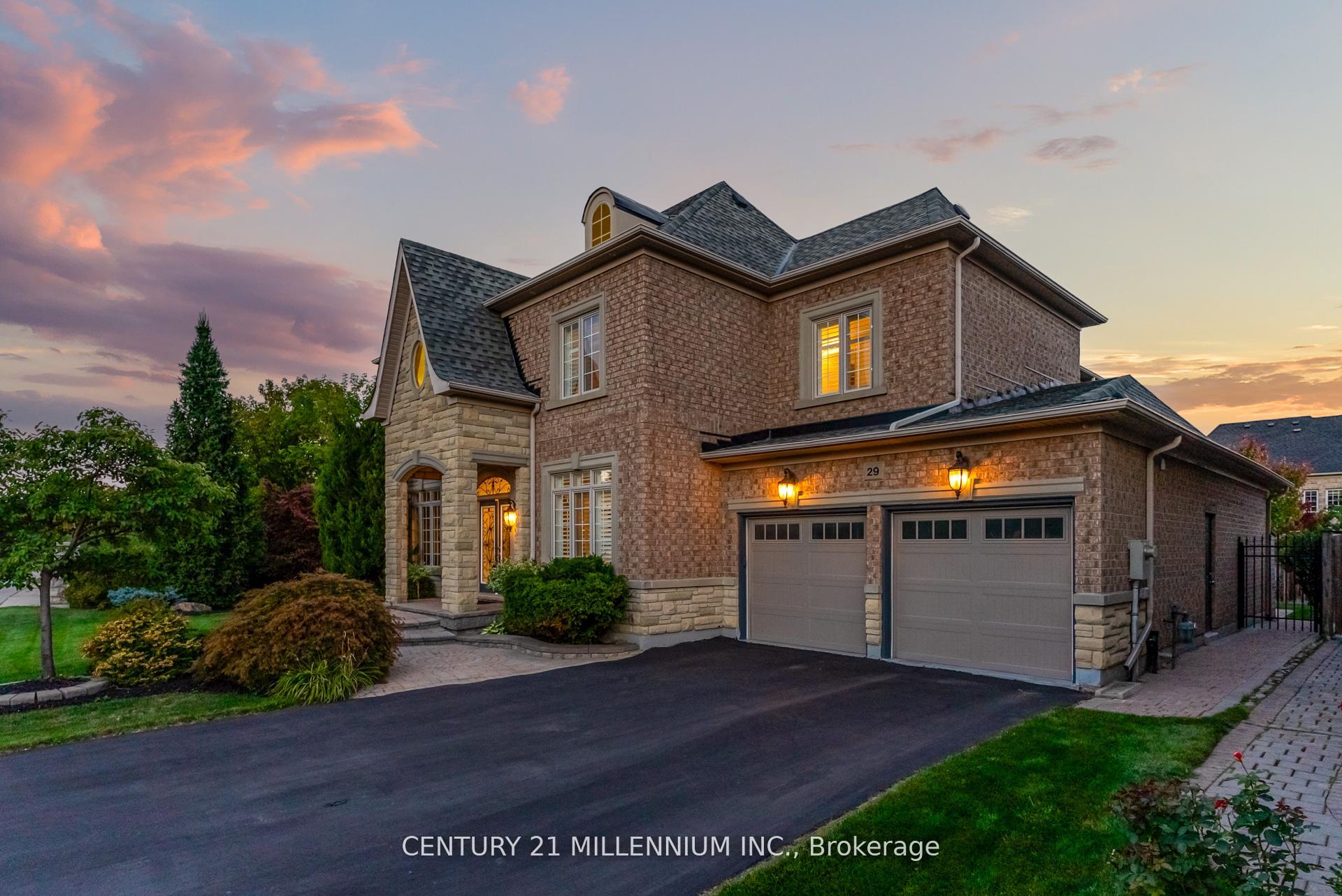 Photo 8 of 29 EIffel Boulevard, Brampton, Vales of Castlemore North — HOMEH