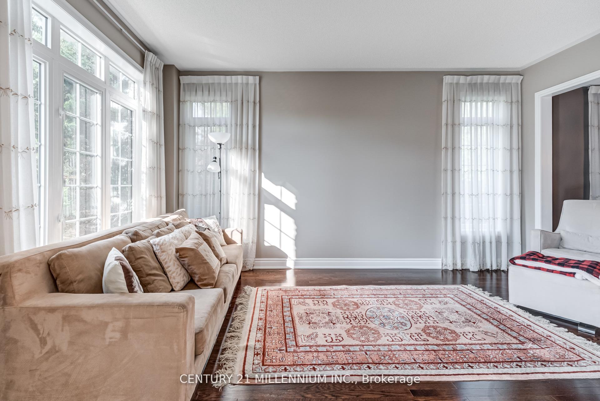 Photo 7 of 29 EIffel Boulevard, Brampton, Vales of Castlemore North — HOMEH