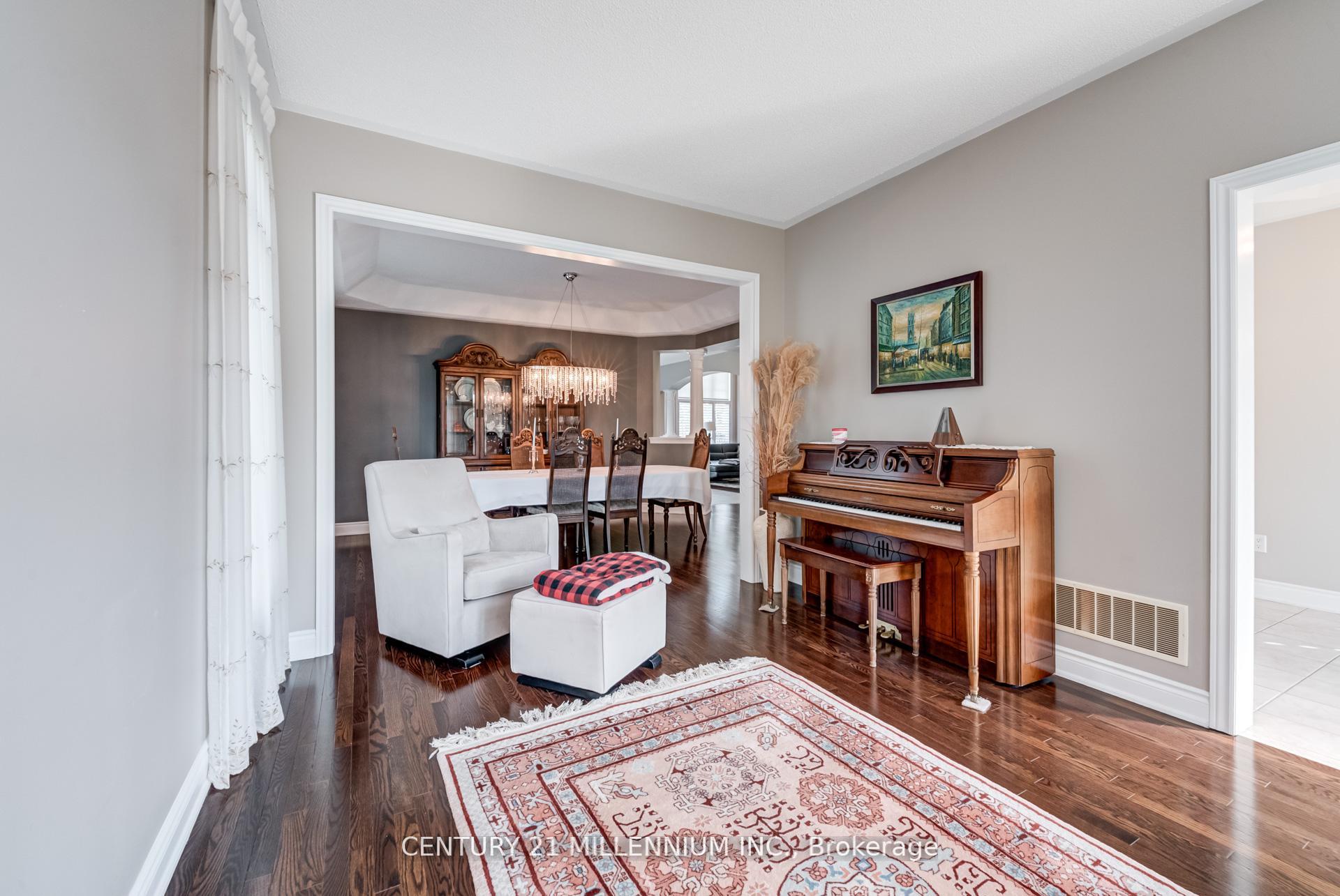Photo 9 of 29 EIffel Boulevard, Brampton, Vales of Castlemore North — HOMEH