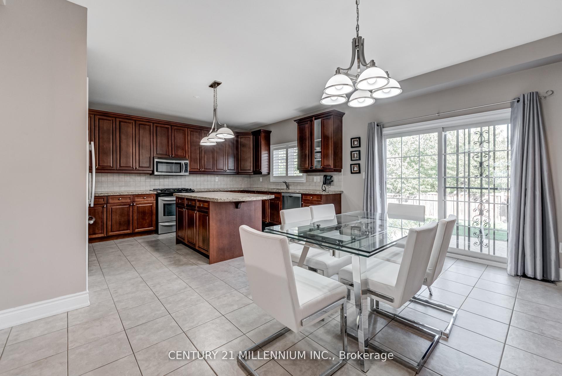 Photo 13 of 29 EIffel Boulevard, Brampton, Vales of Castlemore North — HOMEH