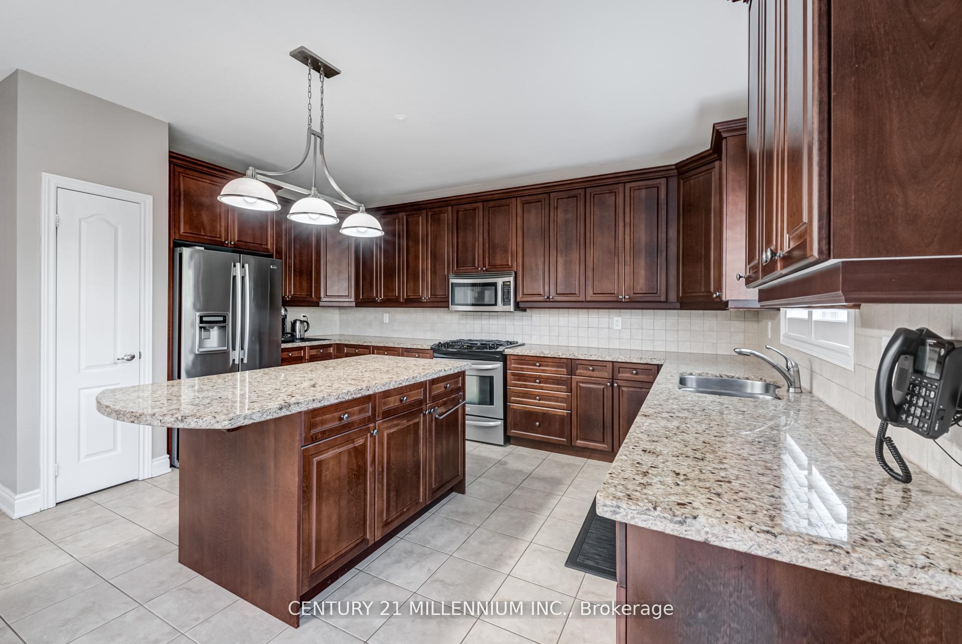 Photo 21 of 29 EIffel Boulevard, Brampton, Vales of Castlemore North — HOMEH