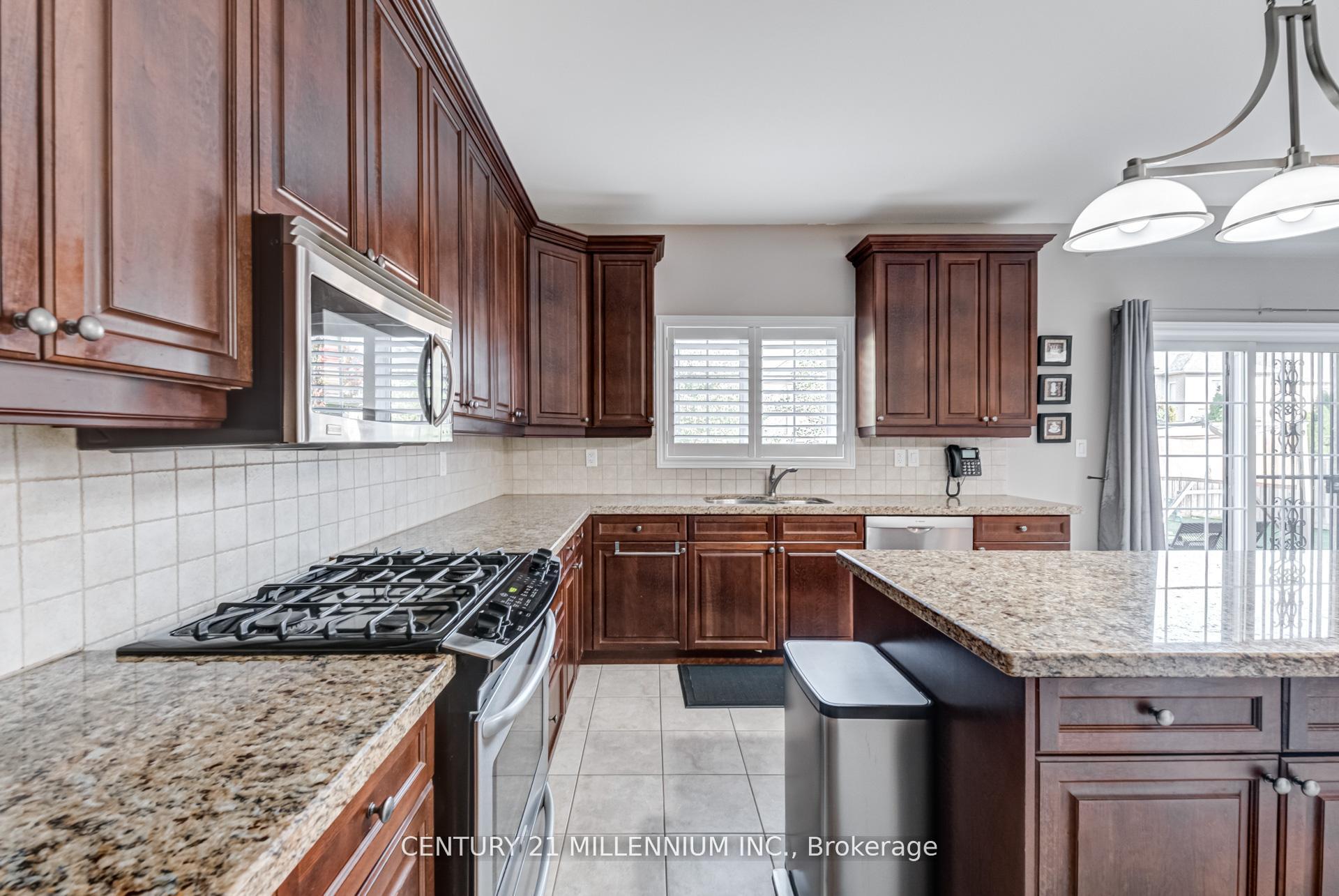Photo 18 of 29 EIffel Boulevard, Brampton, Vales of Castlemore North — HOMEH
