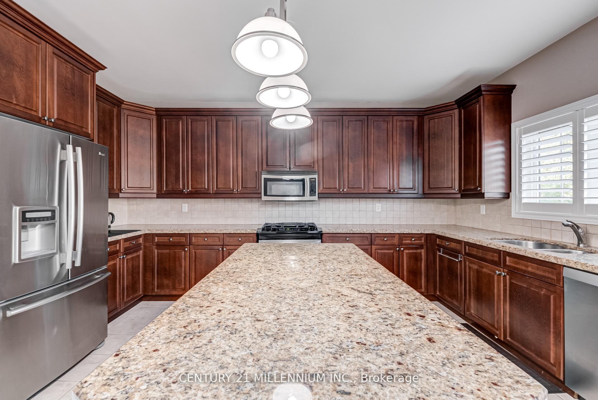 Photo 19 of 29 EIffel Boulevard, Brampton, Vales of Castlemore North — HOMEH