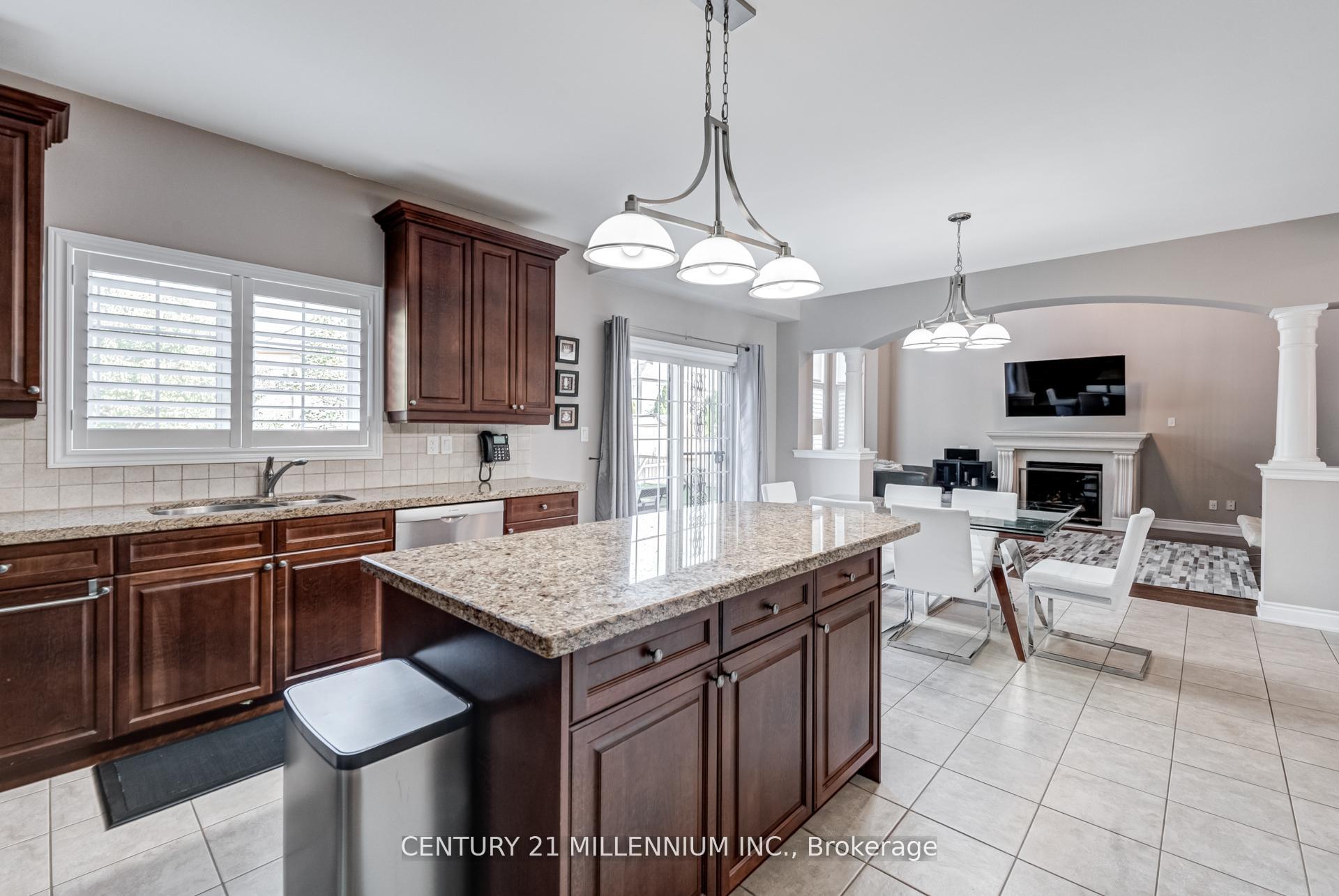 Photo 23 of 29 EIffel Boulevard, Brampton, Vales of Castlemore North — HOMEH