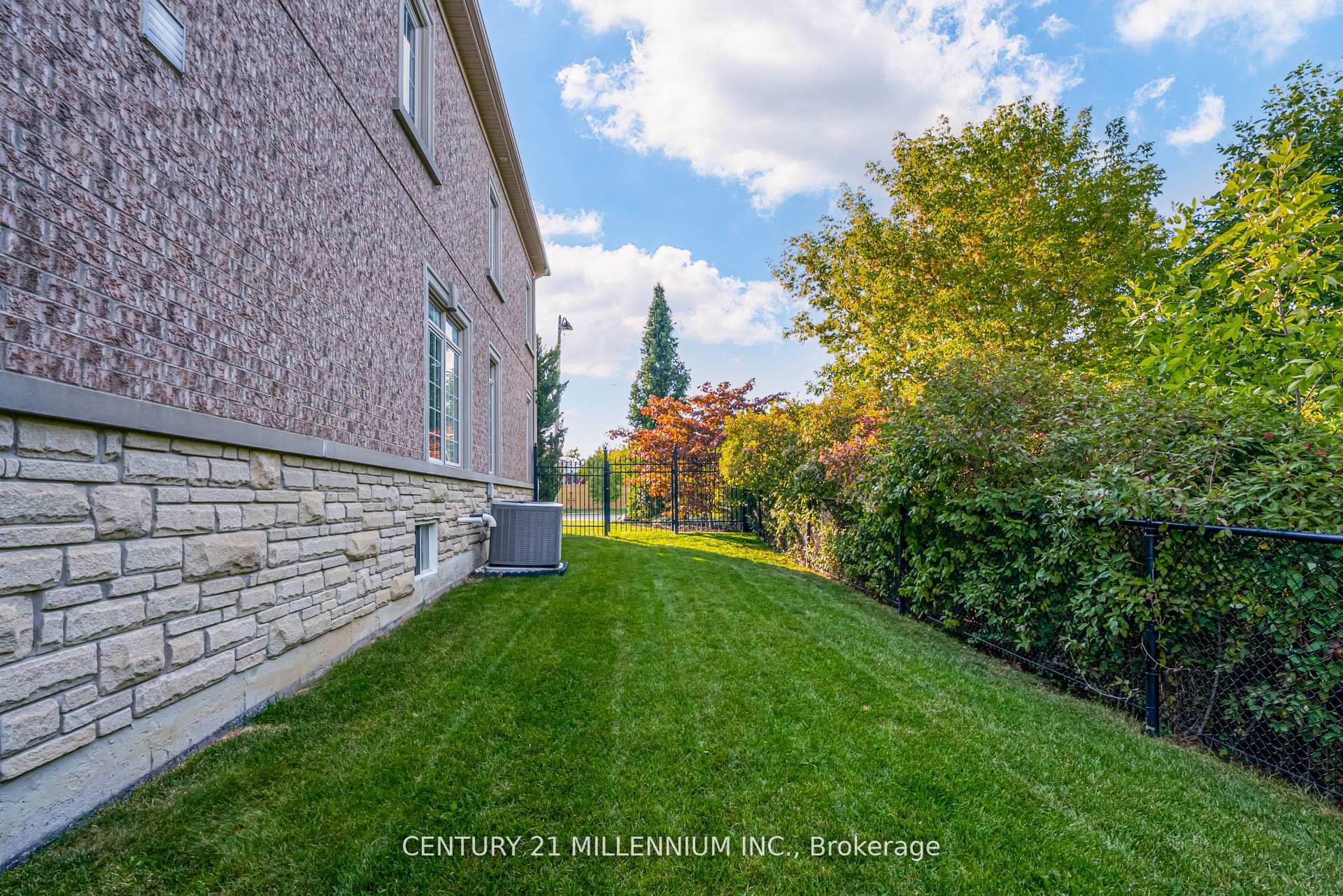 Photo 45 of 29 EIffel Boulevard, Brampton, Vales of Castlemore North — HOMEH