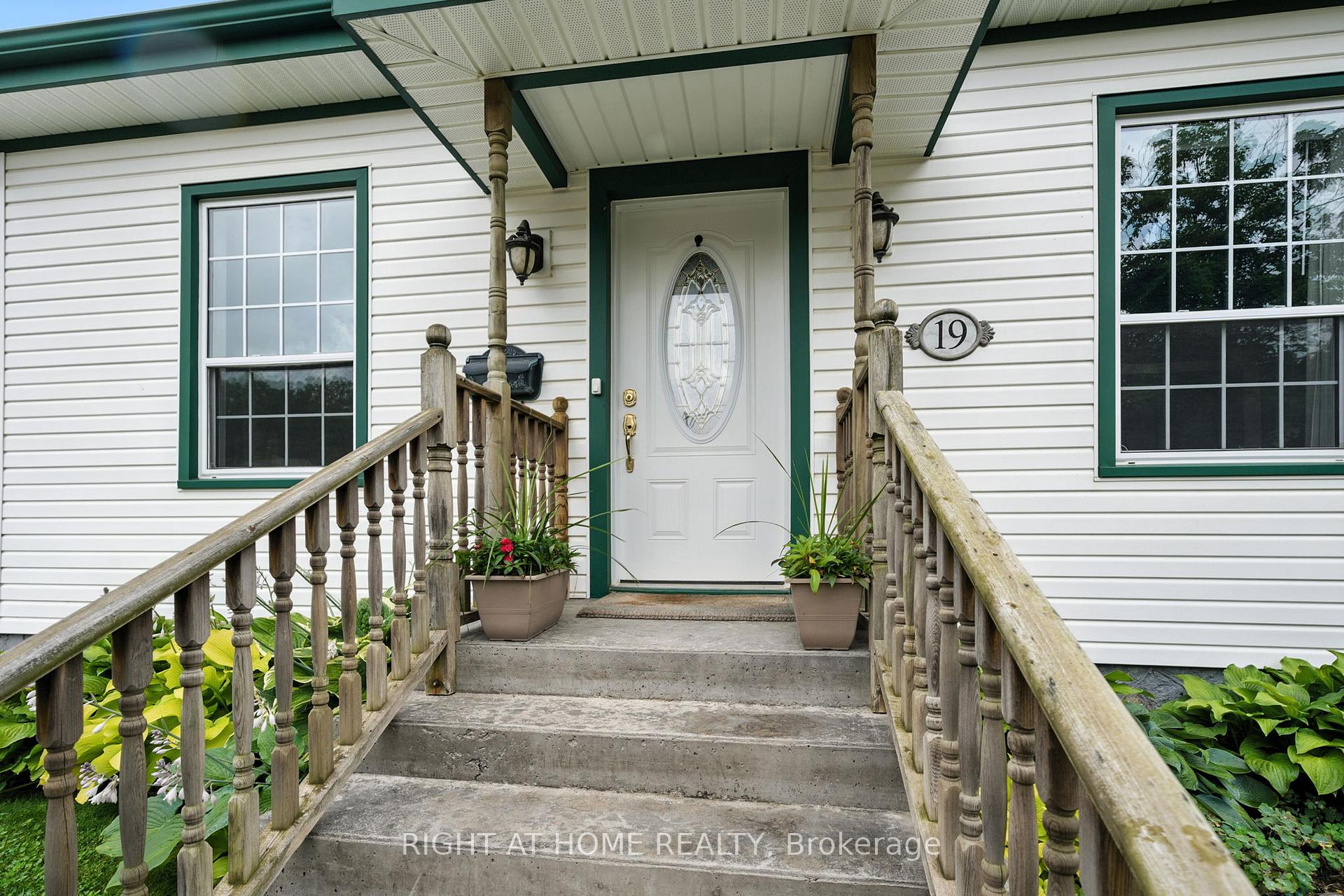 Photo 4 of 19 Smith Street E, Brant, Paris — HOMEH