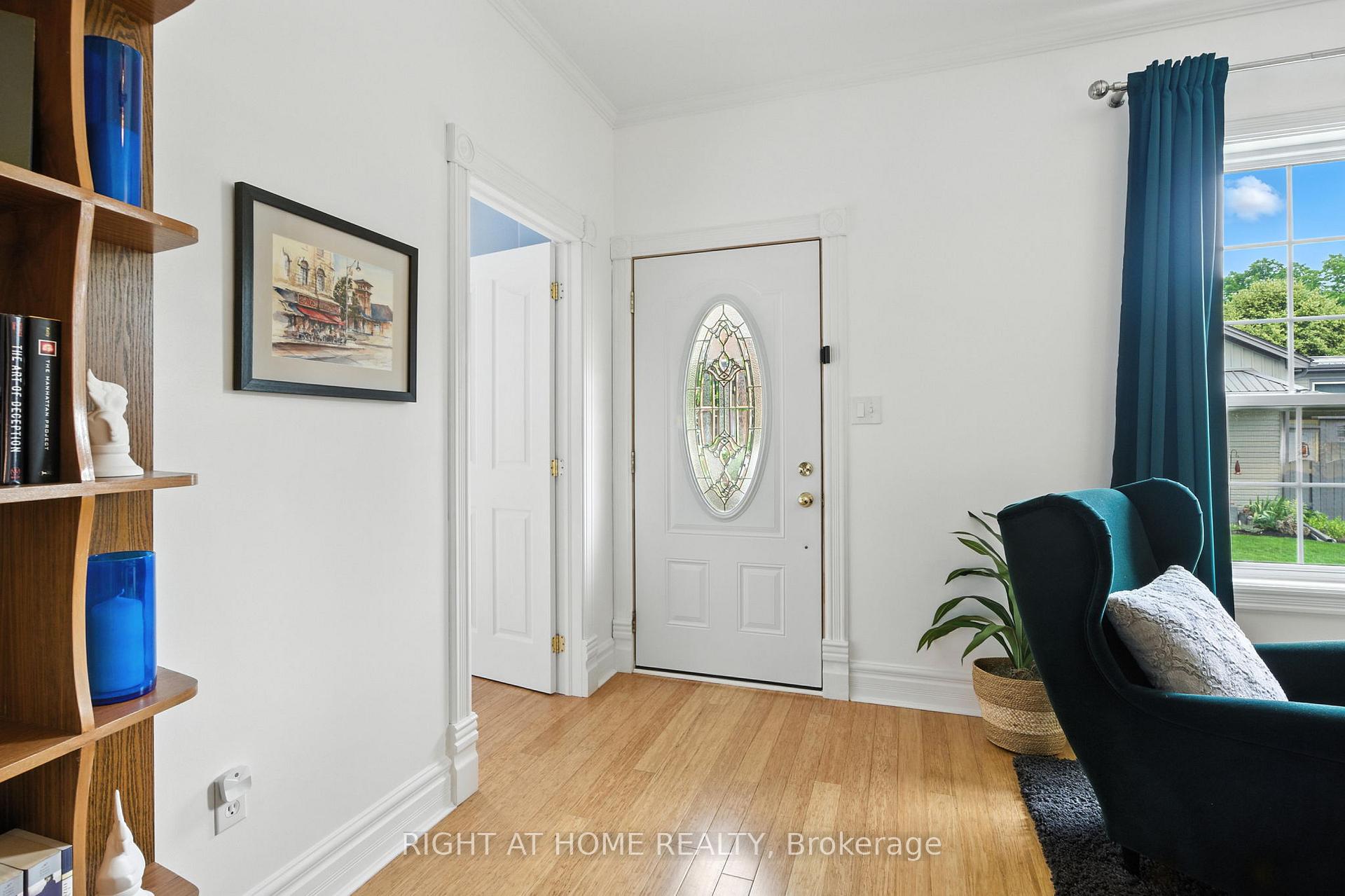 Photo 3 of 19 Smith Street E, Brant, Paris — HOMEH