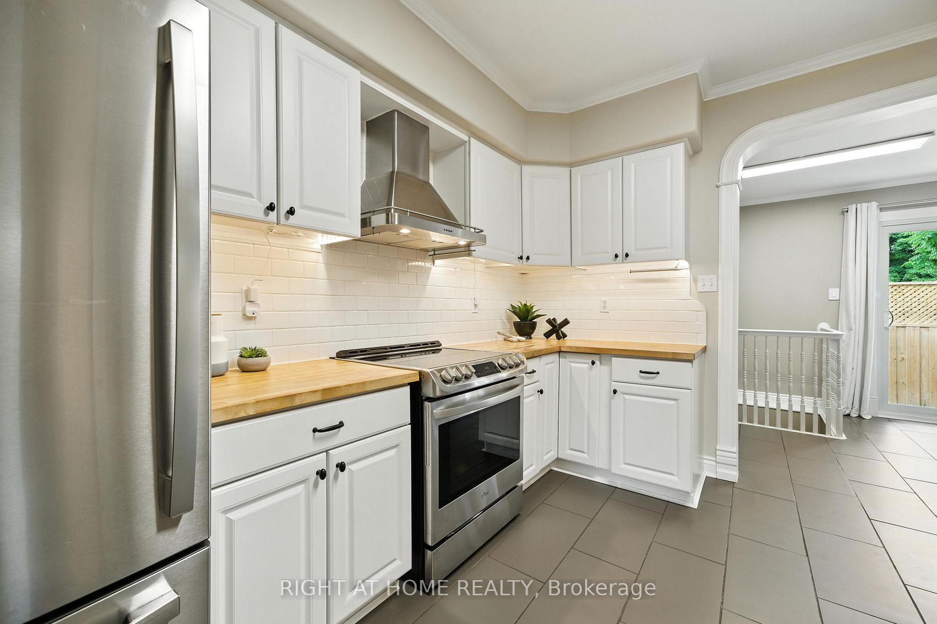 Photo 9 of 19 Smith Street E, Brant, Paris — HOMEH