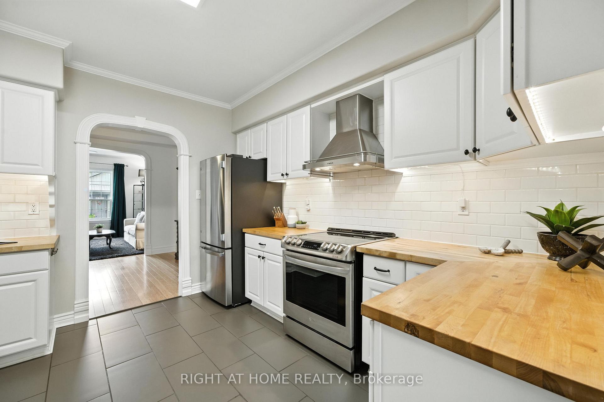 Photo 10 of 19 Smith Street E, Brant, Paris — HOMEH