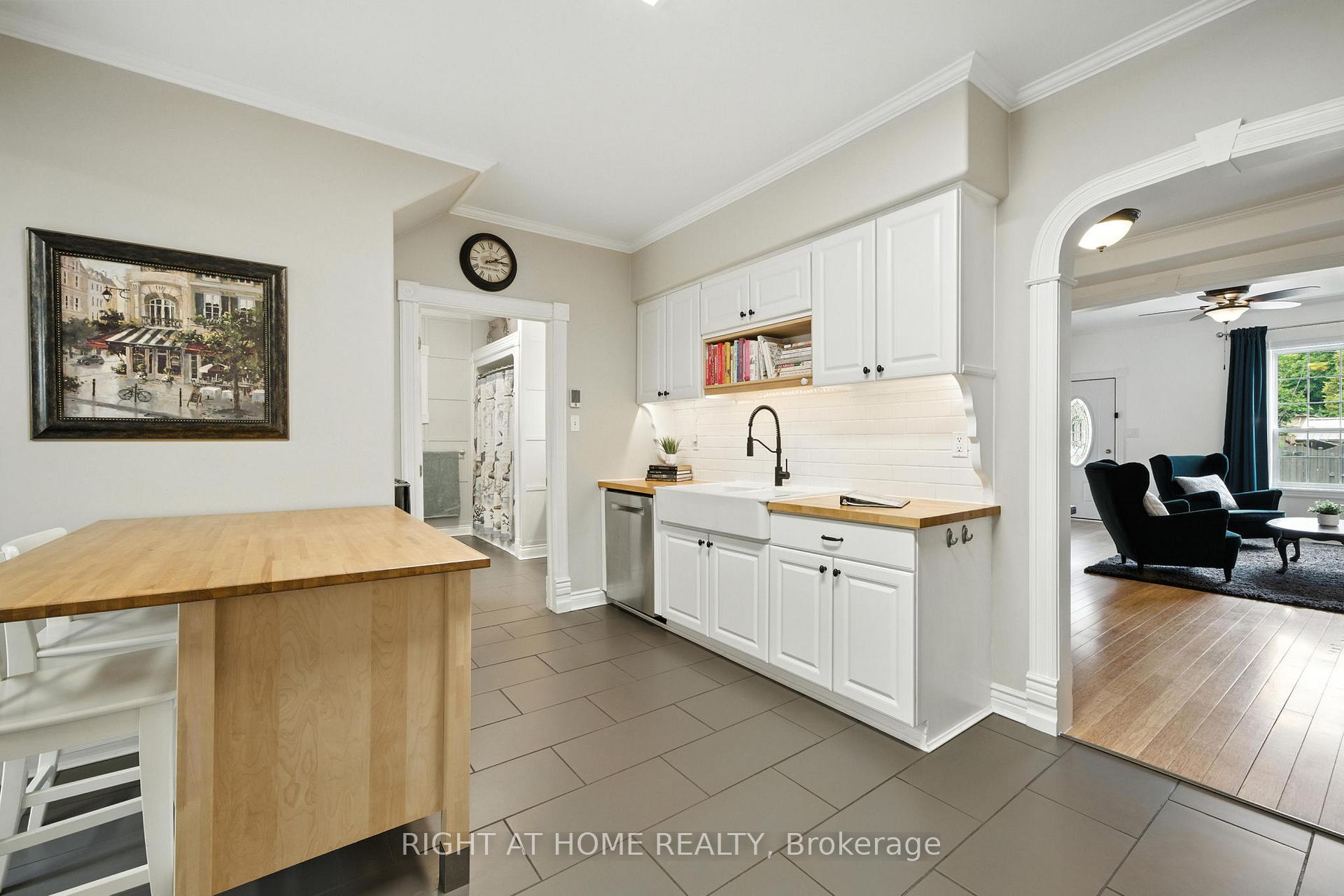 Photo 11 of 19 Smith Street E, Brant, Paris — HOMEH