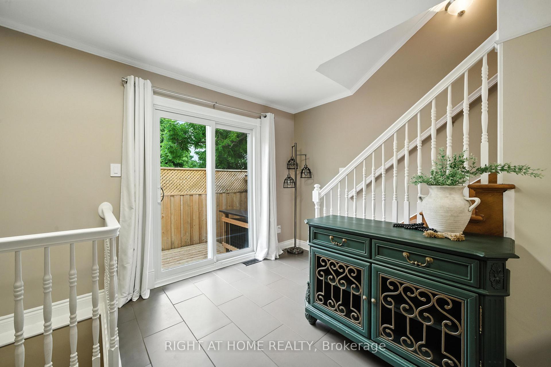 Photo 17 of 19 Smith Street E, Brant, Paris — HOMEH