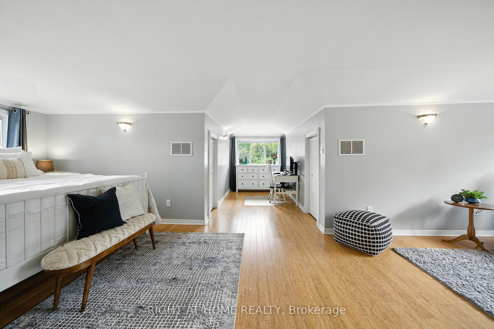 Photo 20 of 19 Smith Street E, Brant, Paris — HOMEH