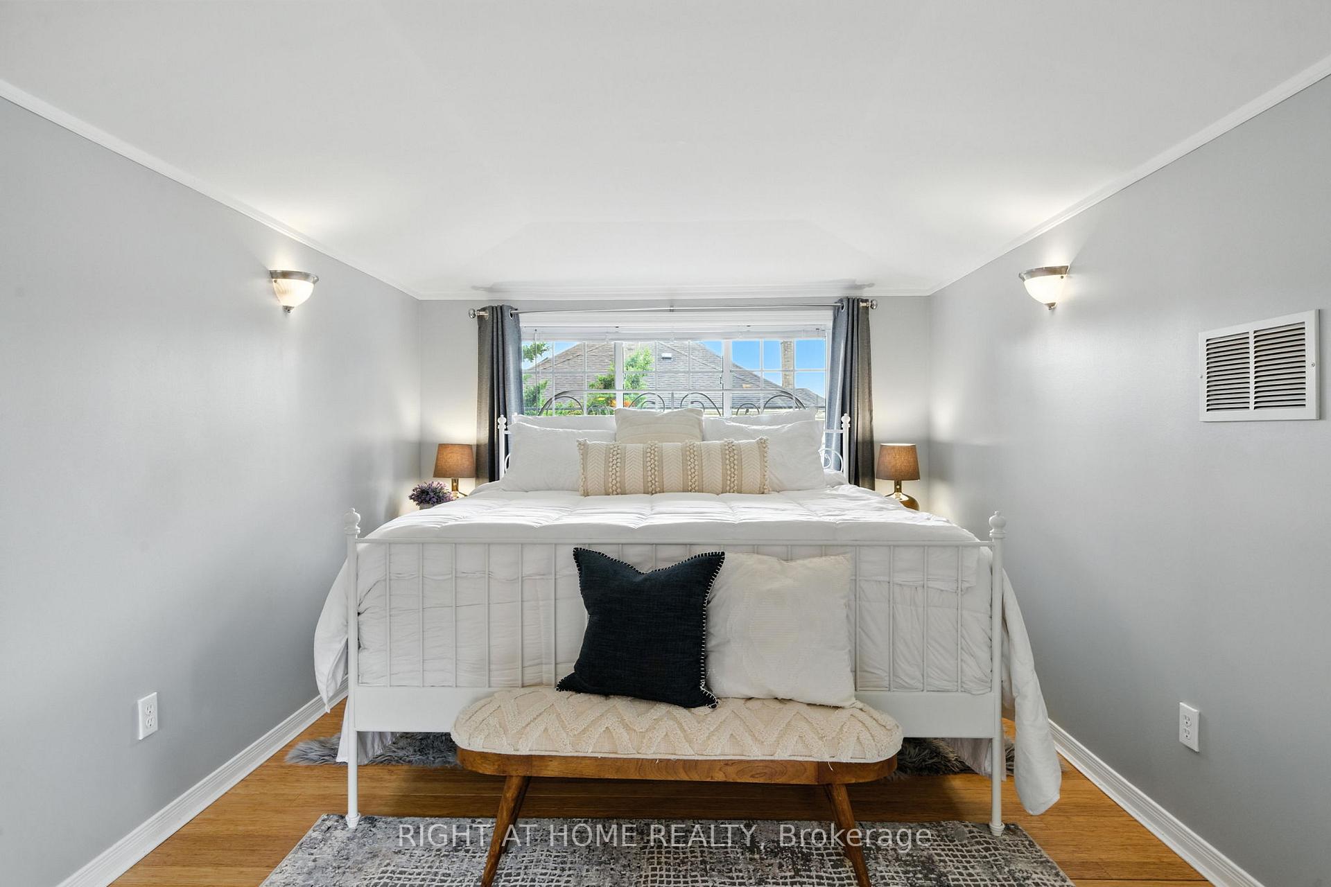 Photo 21 of 19 Smith Street E, Brant, Paris — HOMEH