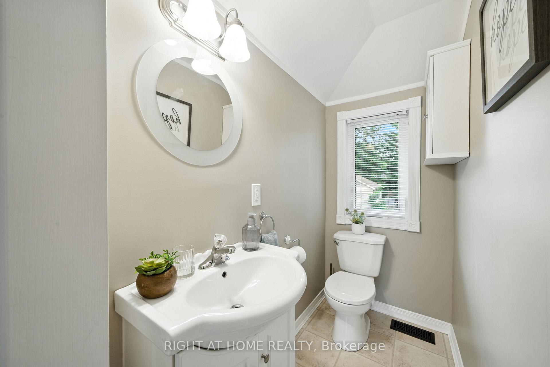 Photo 24 of 19 Smith Street E, Brant, Paris — HOMEH