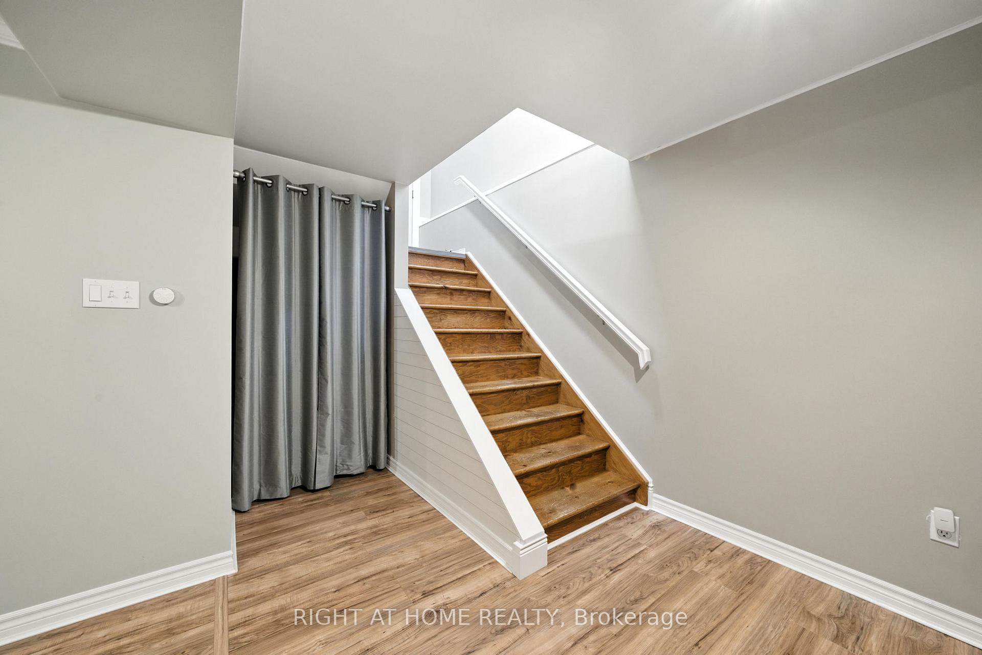 Photo 25 of 19 Smith Street E, Brant, Paris — HOMEH