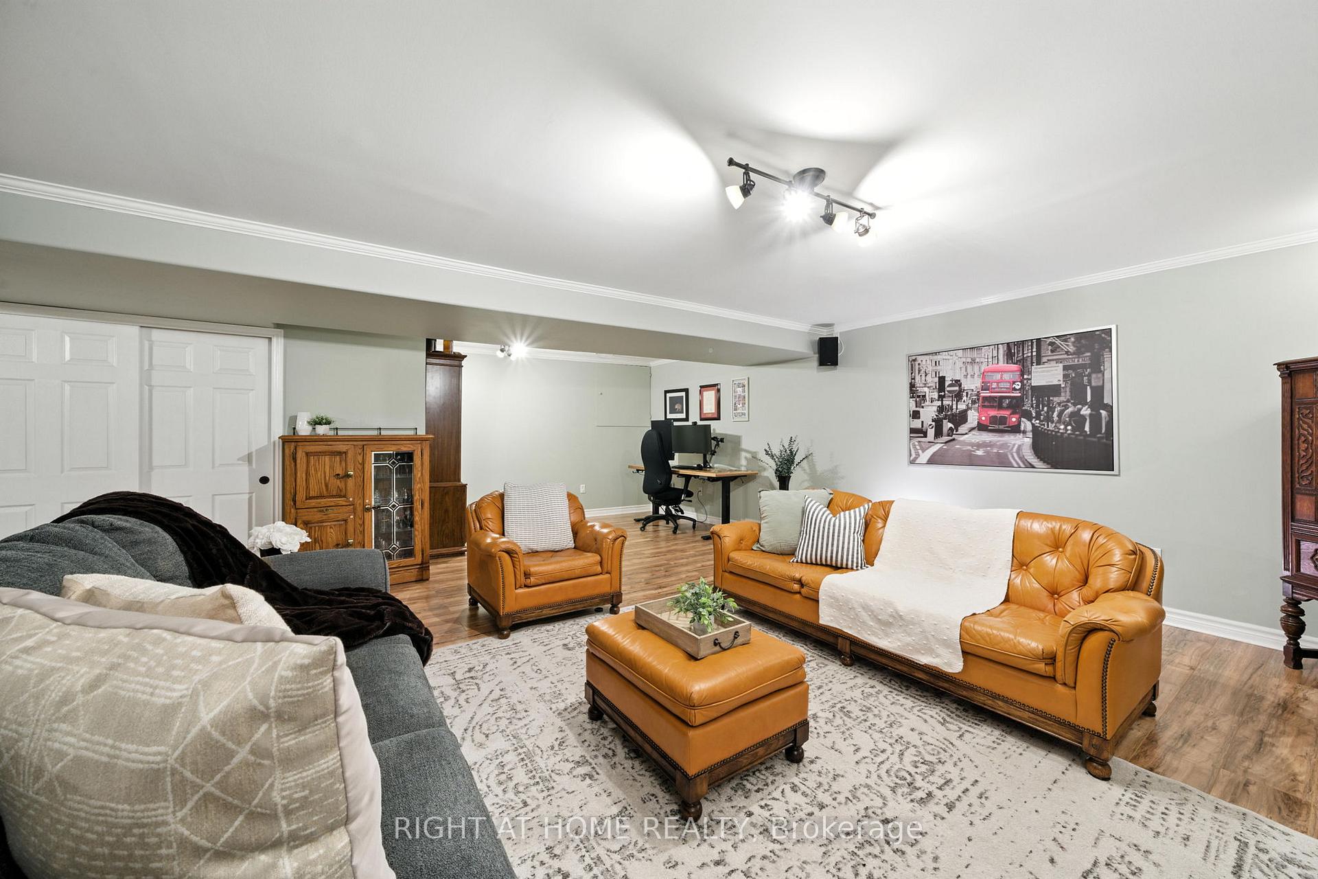Photo 27 of 19 Smith Street E, Brant, Paris — HOMEH