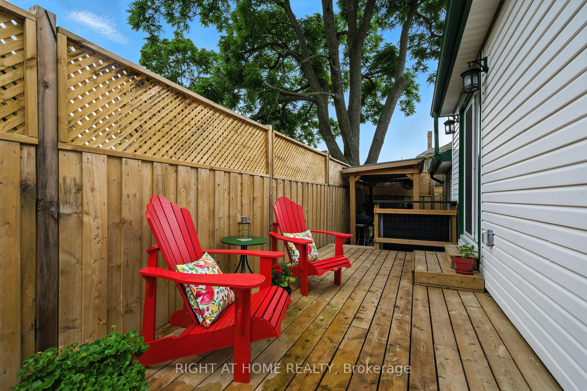 Photo 35 of 19 Smith Street E, Brant, Paris — HOMEH