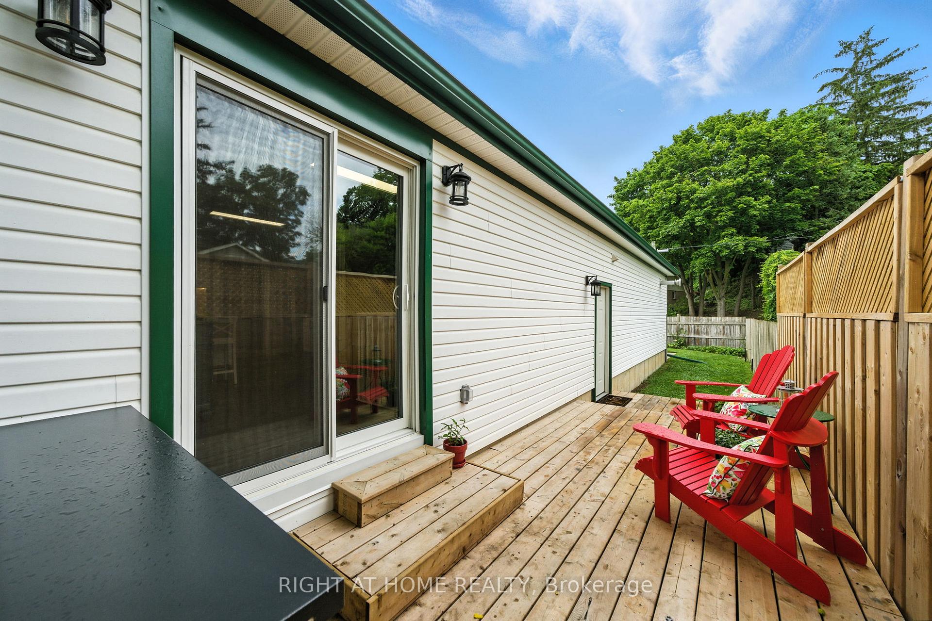 Photo 34 of 19 Smith Street E, Brant, Paris — HOMEH