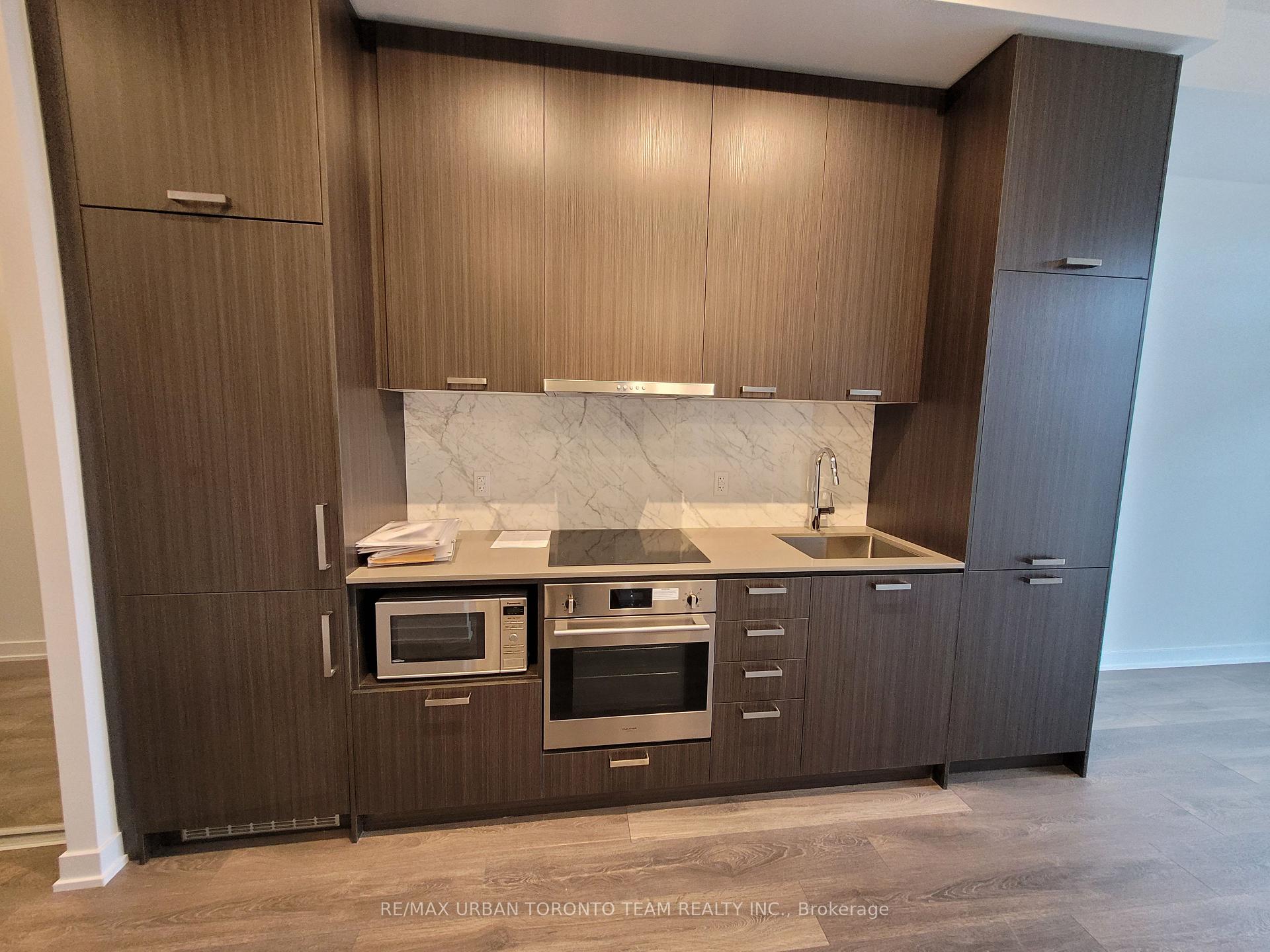Photo 3 of Unit 522, 10 Honeycrisp Crescent, Vaughan, Vaughan Corporate Centre — HOMEH