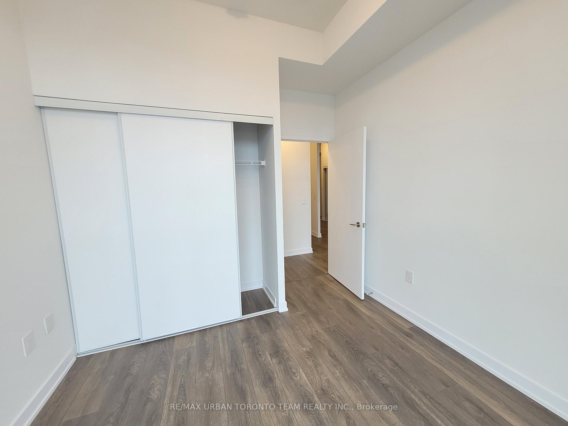Photo 5 of Unit 522, 10 Honeycrisp Crescent, Vaughan, Vaughan Corporate Centre — HOMEH