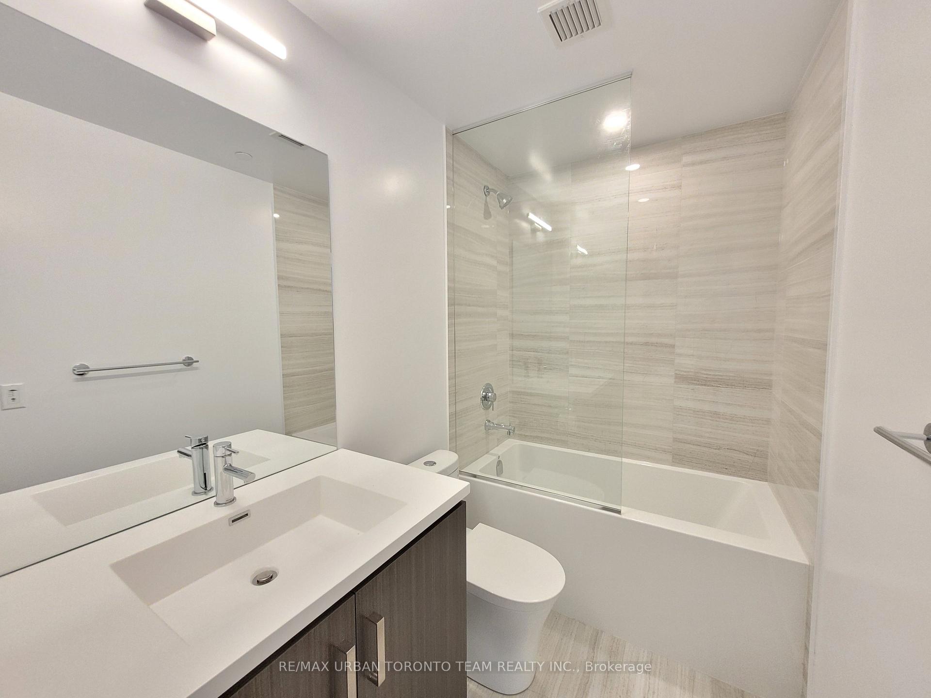 Photo 6 of Unit 522, 10 Honeycrisp Crescent, Vaughan, Vaughan Corporate Centre — HOMEH