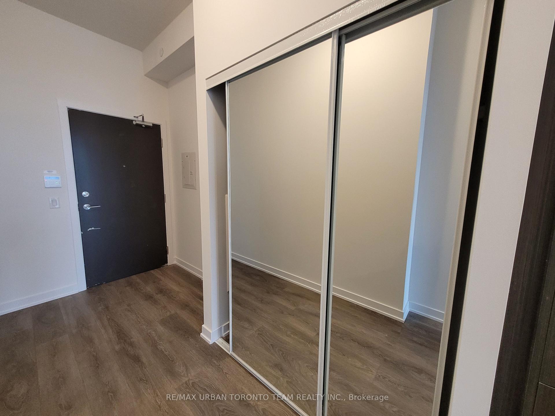 Photo 9 of Unit 522, 10 Honeycrisp Crescent, Vaughan, Vaughan Corporate Centre — HOMEH
