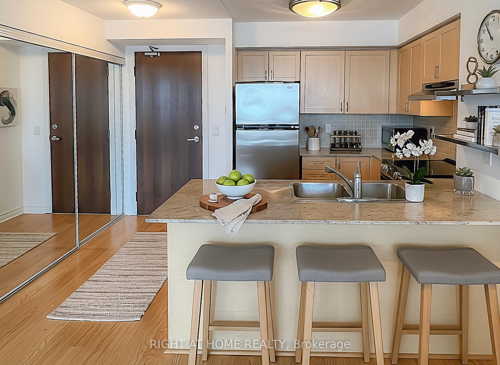 Photo 3 of Unit 1115, 15 North Park Road, Vaughan, Beverley Glen — HOMEH