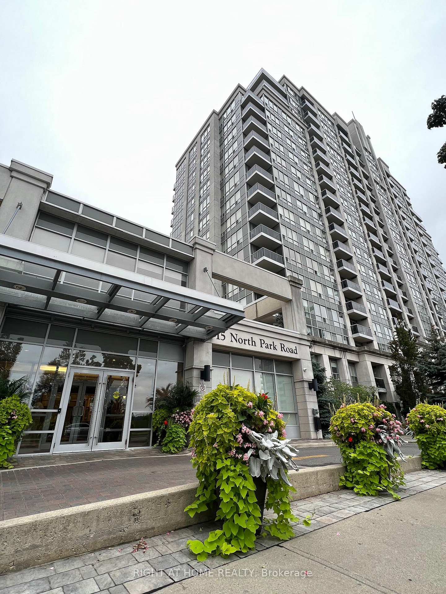 Photo 7 of Unit 1115, 15 North Park Road, Vaughan, Beverley Glen — HOMEH