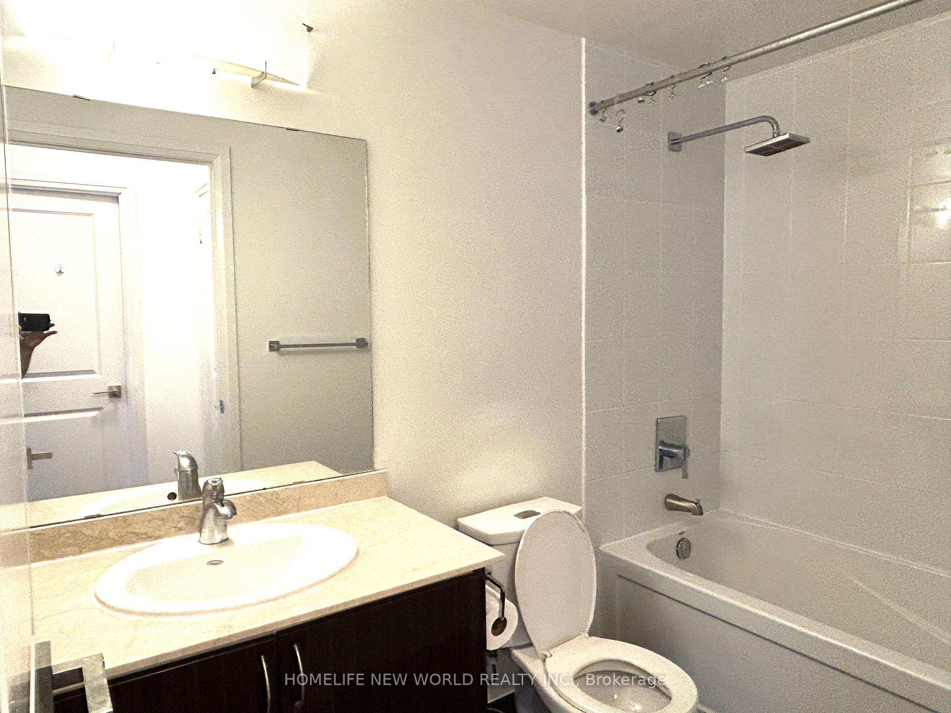Photo 4 of Unit 1735, 7161 Yonge Street, Markham, Thornhill — HOMEH