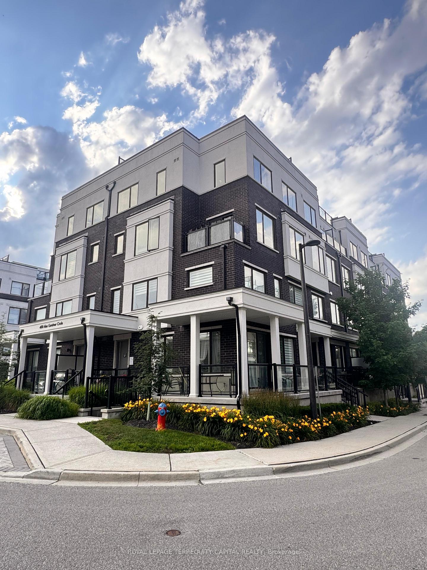 Photo 1 of Unit 88, 400 Alex Gardner Circle, Aurora, Aurora Heights — HOMEH