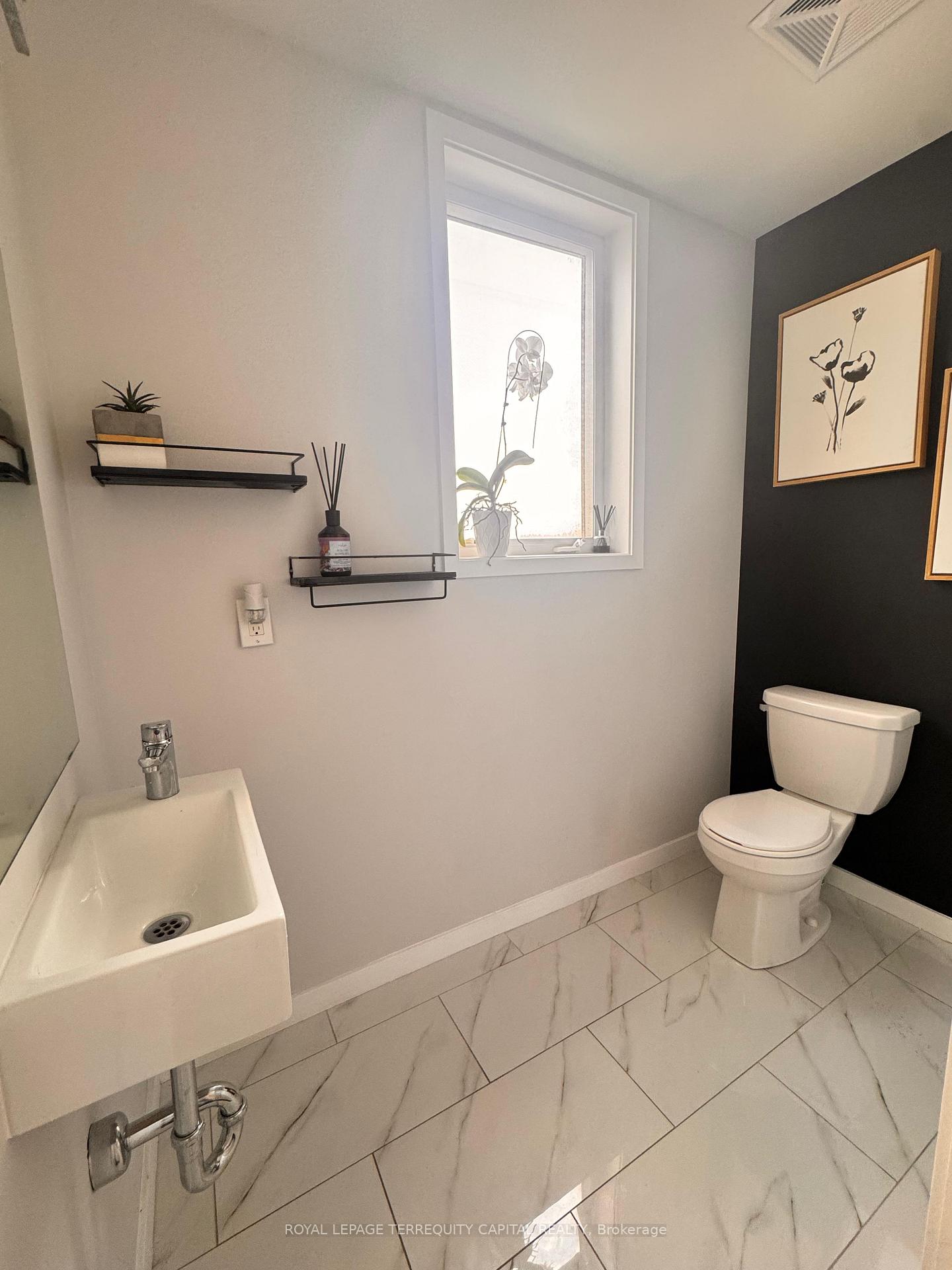 Photo 2 of Unit 88, 400 Alex Gardner Circle, Aurora, Aurora Heights — HOMEH