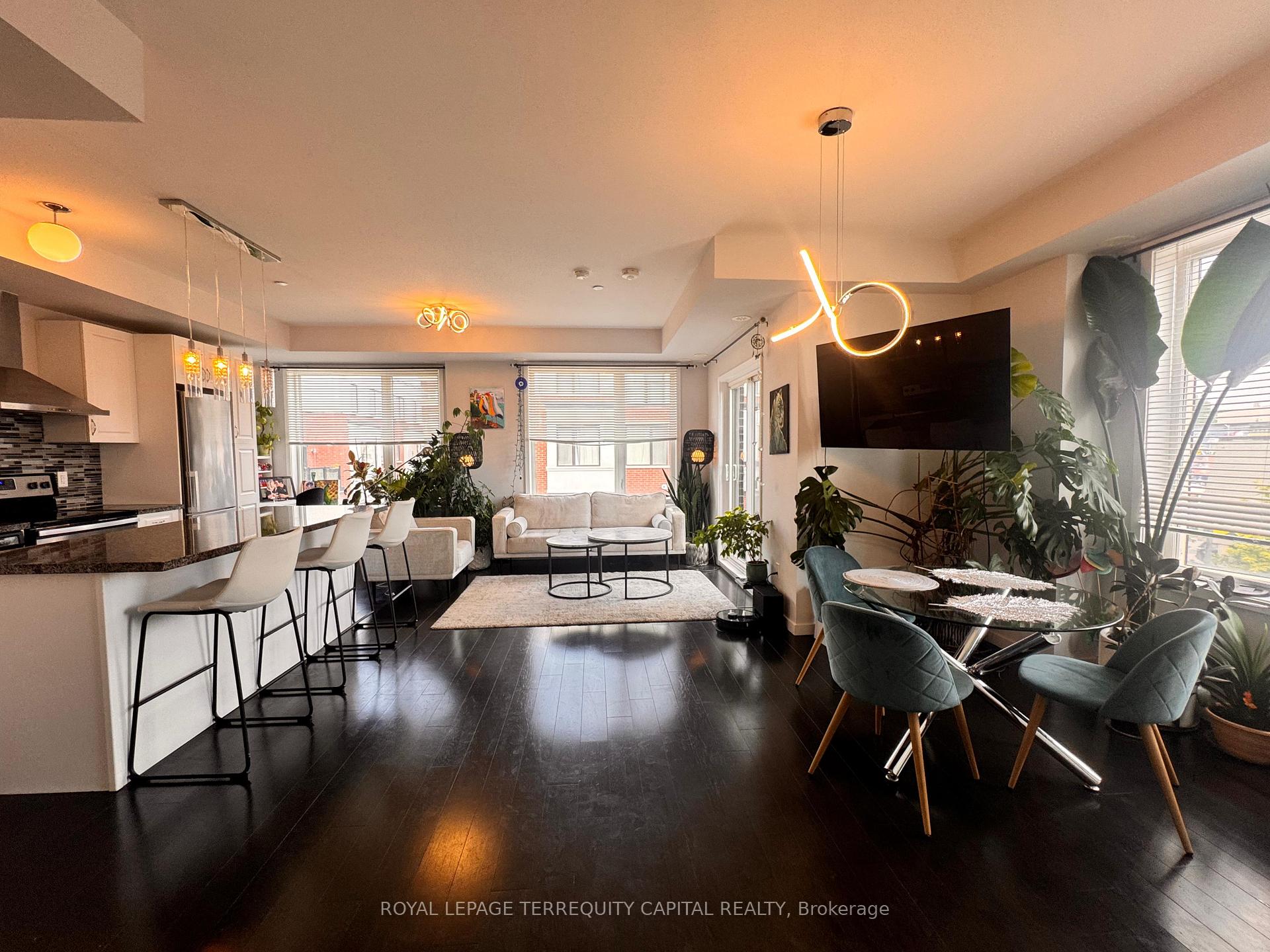 Photo 4 of Unit 88, 400 Alex Gardner Circle, Aurora, Aurora Heights — HOMEH