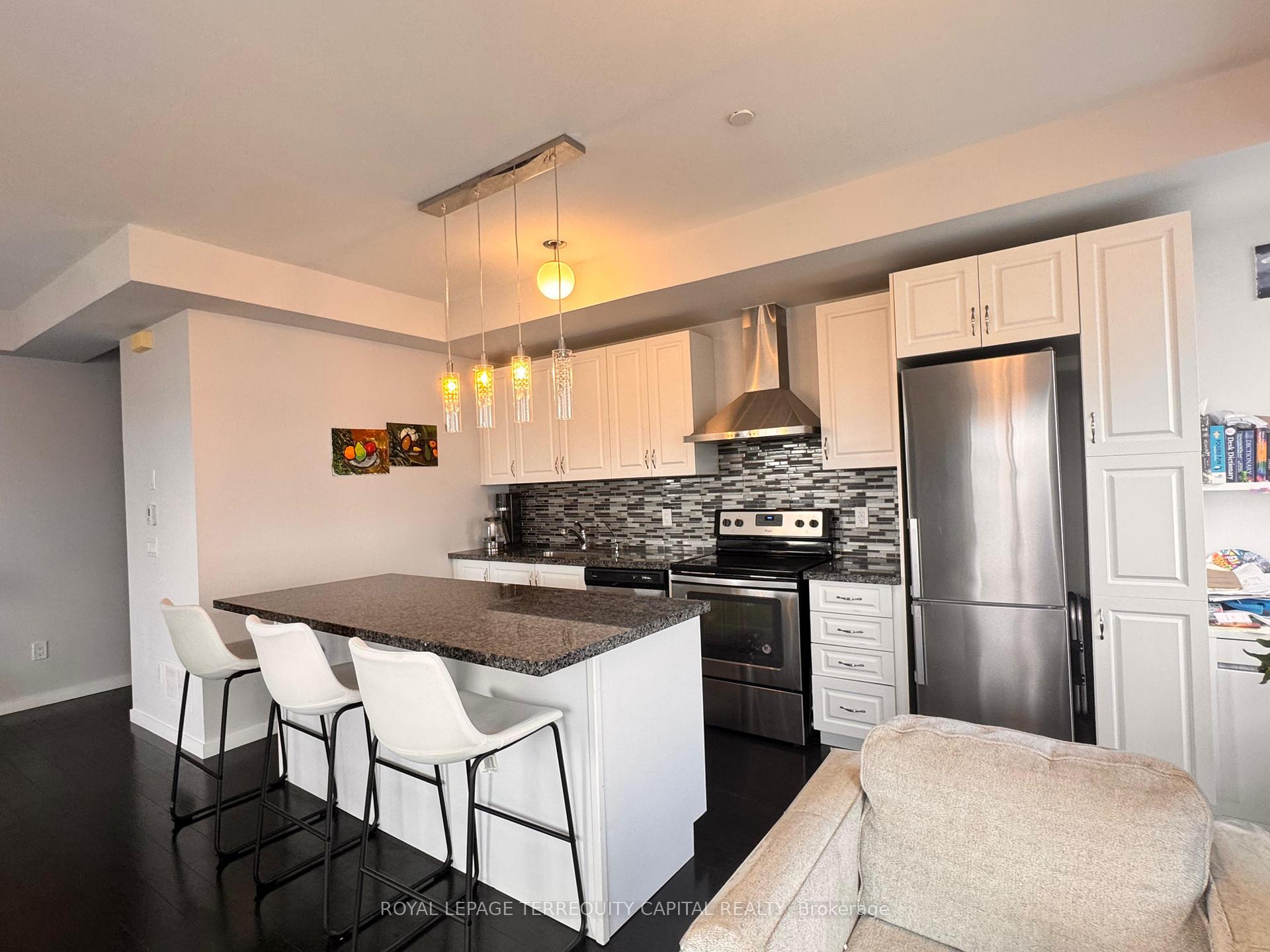 Photo 6 of Unit 88, 400 Alex Gardner Circle, Aurora, Aurora Heights — HOMEH