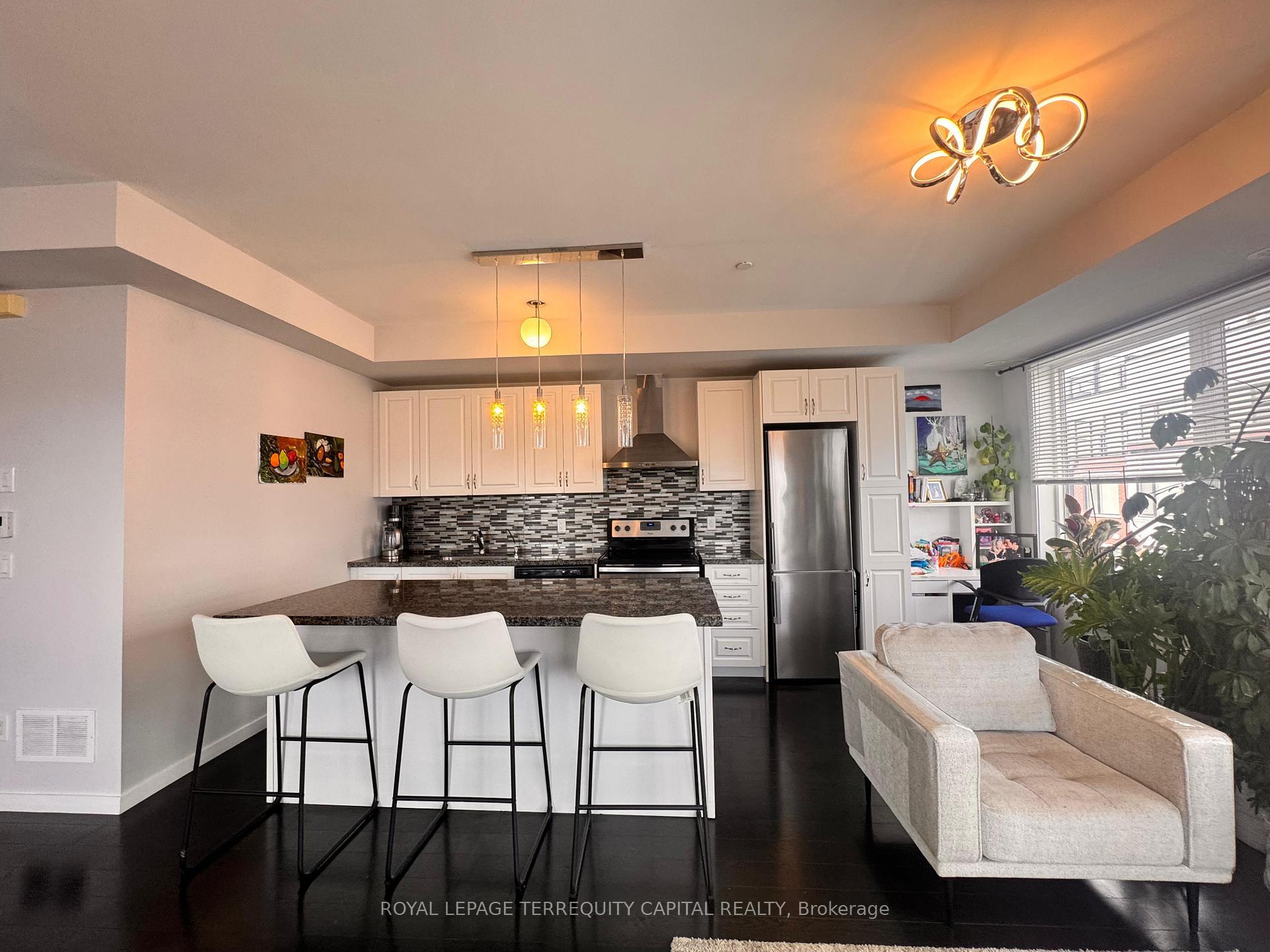 Photo 7 of Unit 88, 400 Alex Gardner Circle, Aurora, Aurora Heights — HOMEH