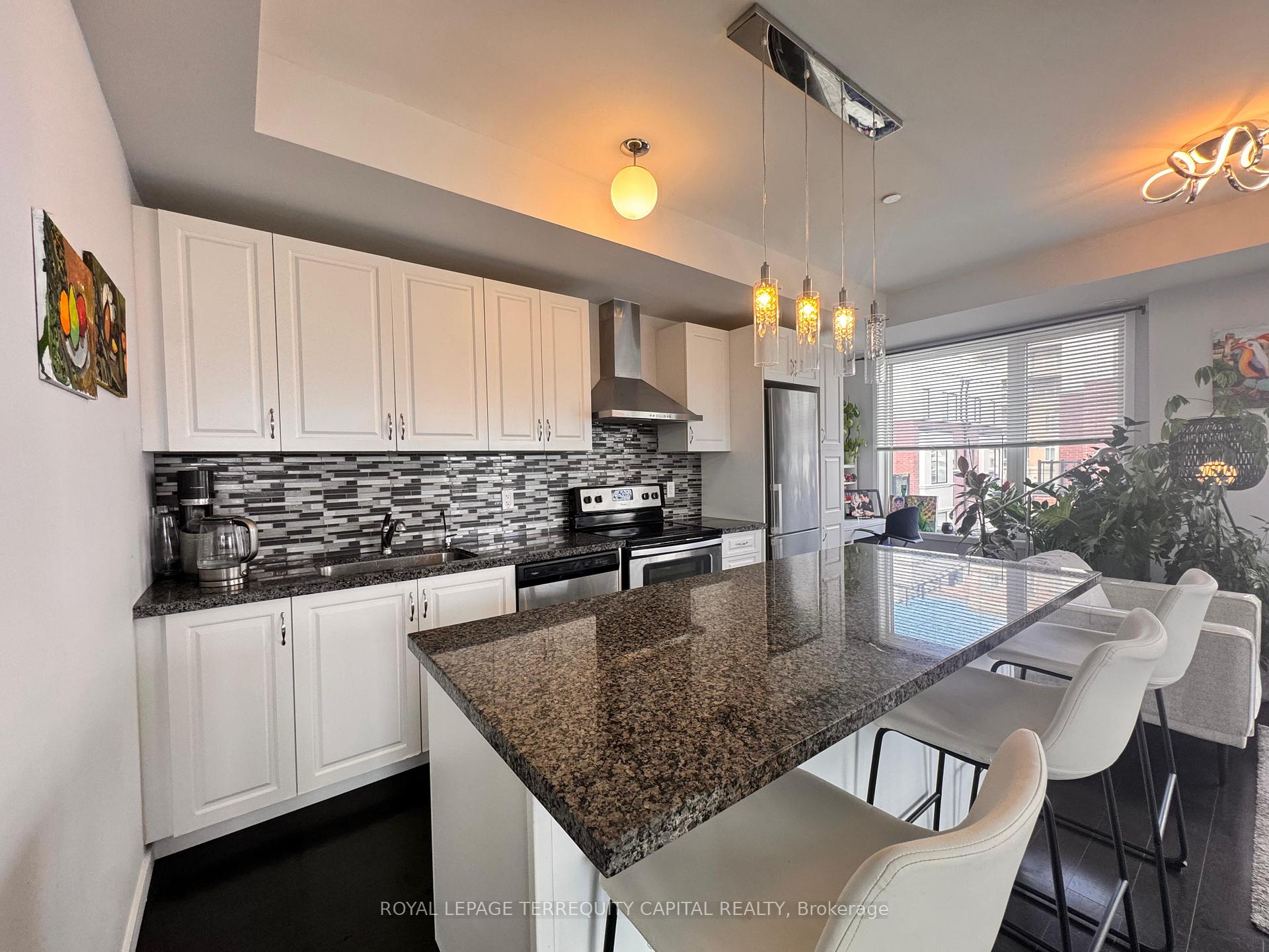 Photo 9 of Unit 88, 400 Alex Gardner Circle, Aurora, Aurora Heights — HOMEH