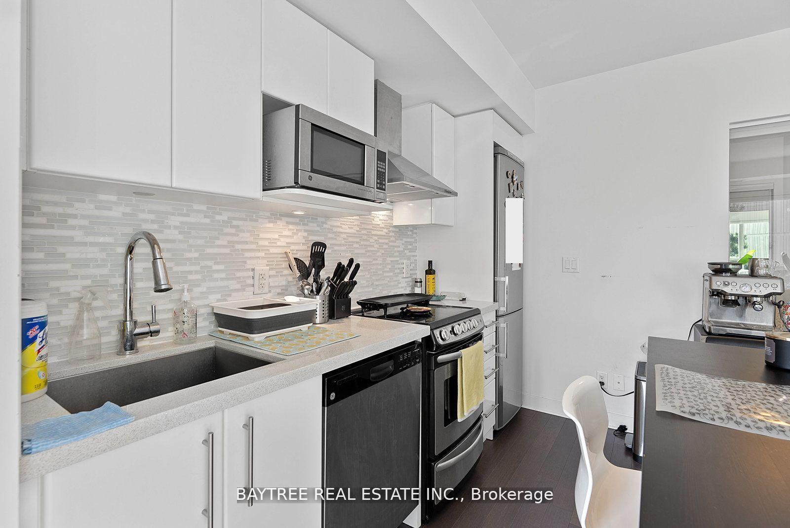 Photo 5 of Unit 304, 58 Orchard View Boulevard, Toronto, Yonge-Eglinton — HOMEH