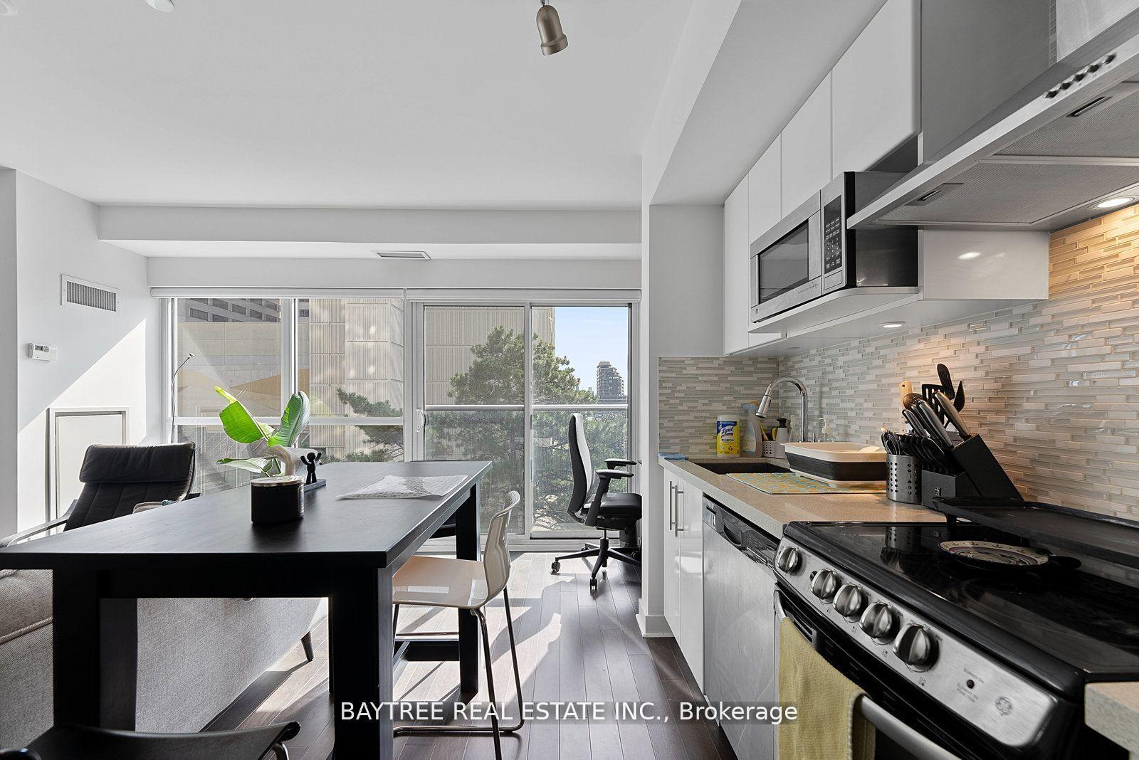 Photo 10 of Unit 304, 58 Orchard View Boulevard, Toronto, Yonge-Eglinton — HOMEH