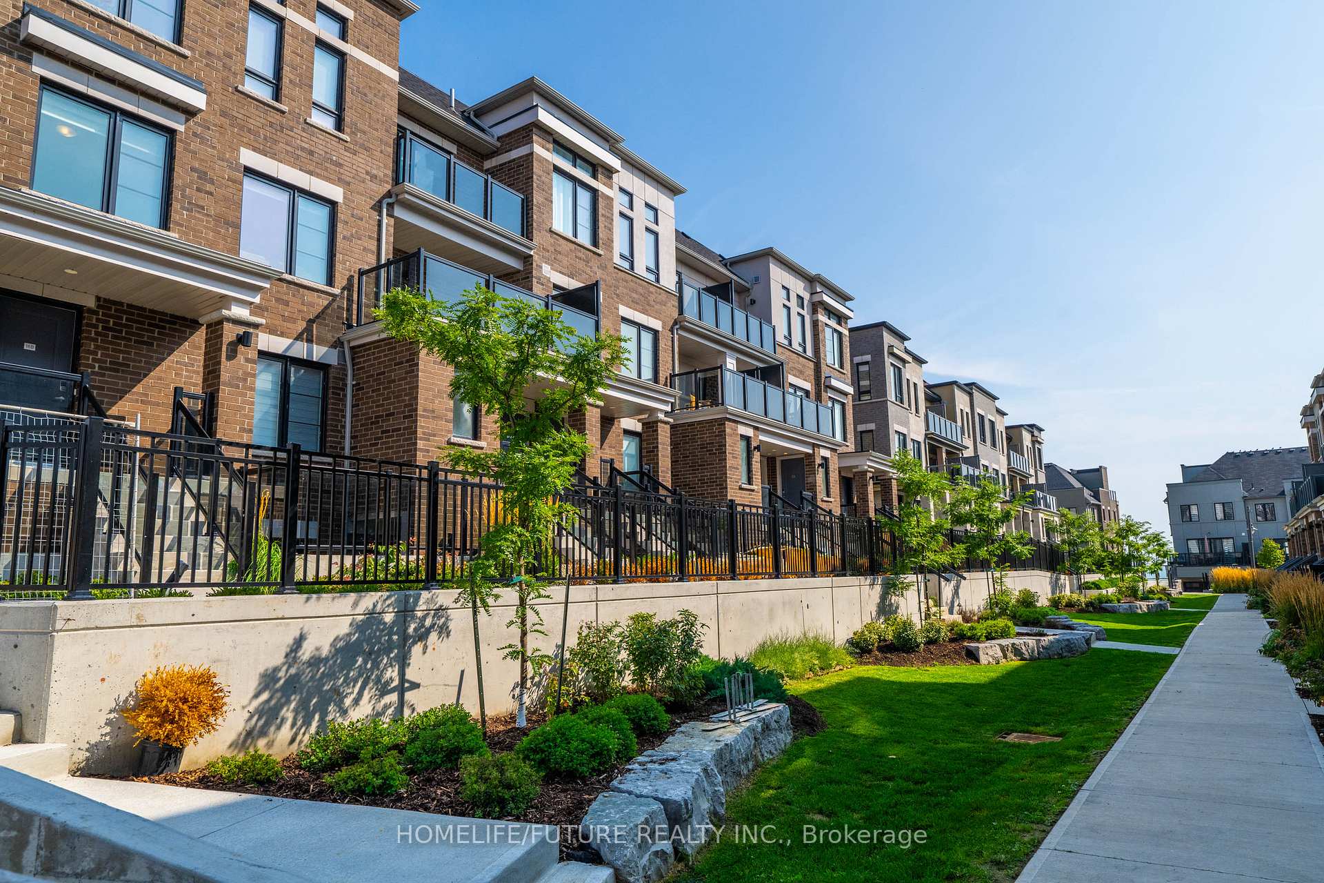 Photo 1 of Unit 16C, 16C Lookout Drive, Clarington, Bowmanville — HOMEH