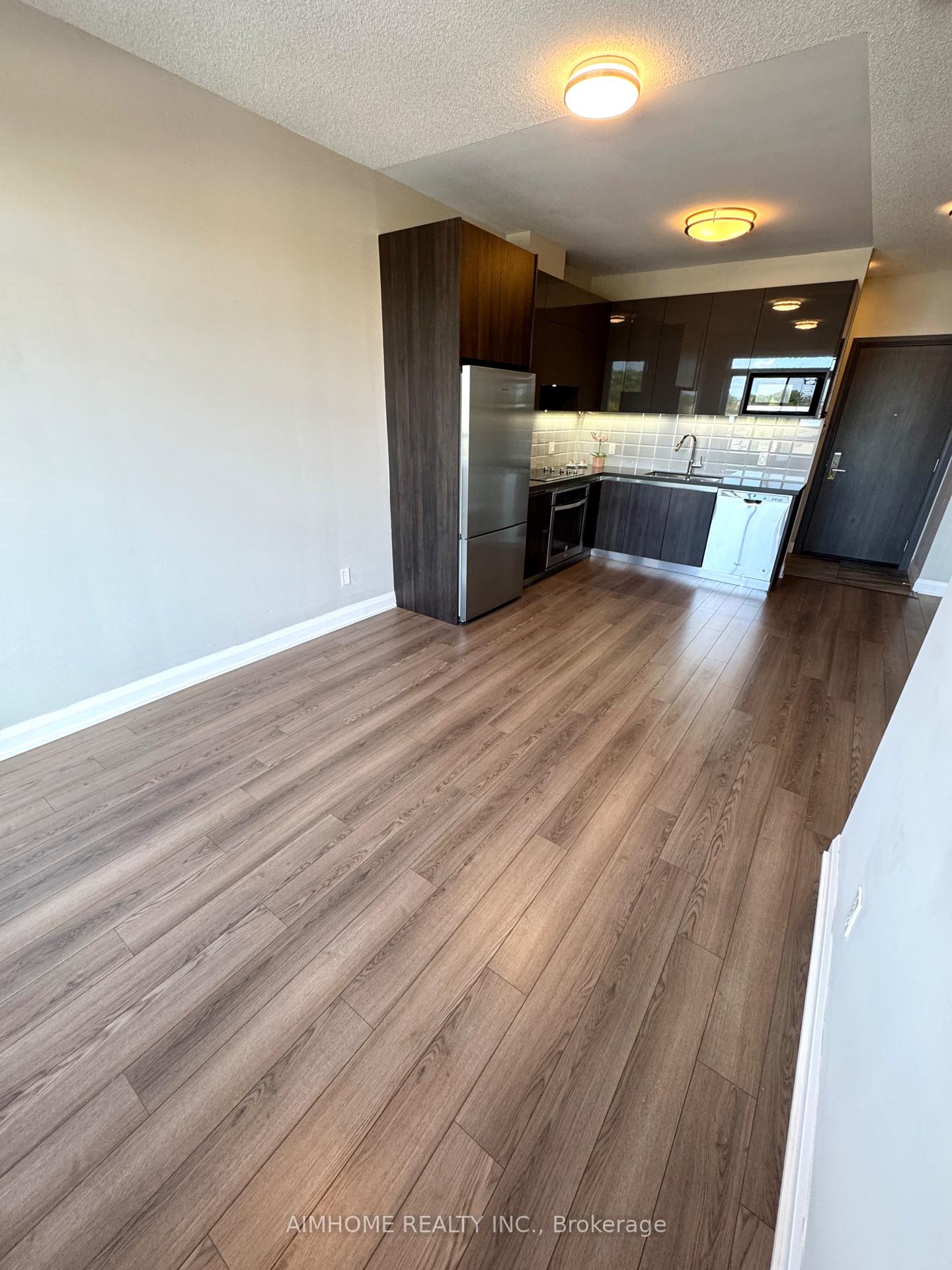 Photo 8 of Unit 323, 25 Water Walk Drive, Markham, Unionville — HOMEH