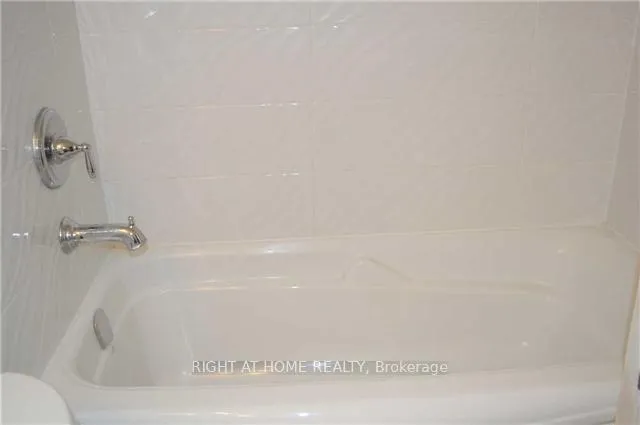 Photo 11 of Unit 318, 89 South Town Centre Boulevard, Markham, Unionville — HOMEH