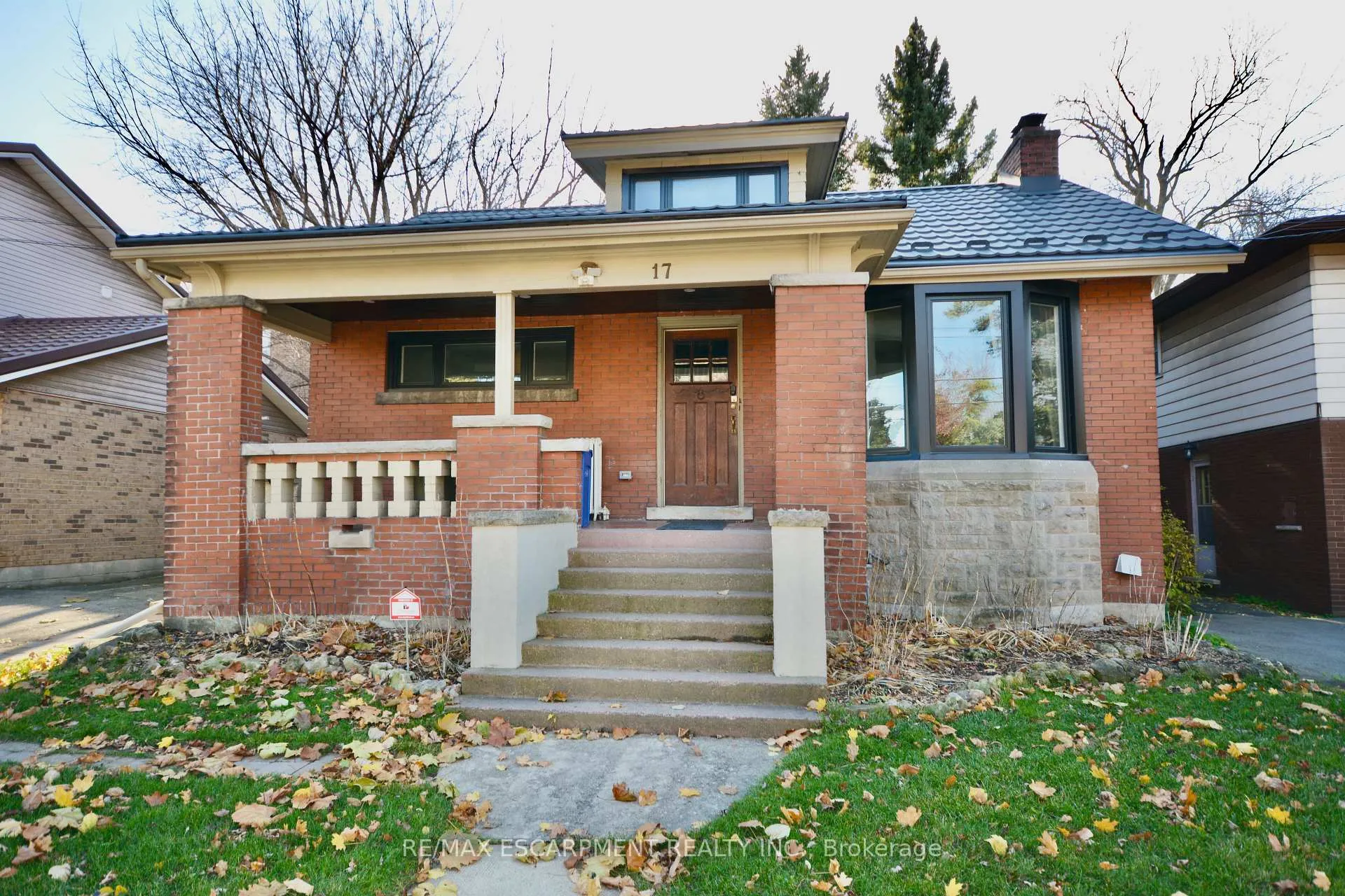 Front of Unit LOWER, 17 Inverness Avenue W