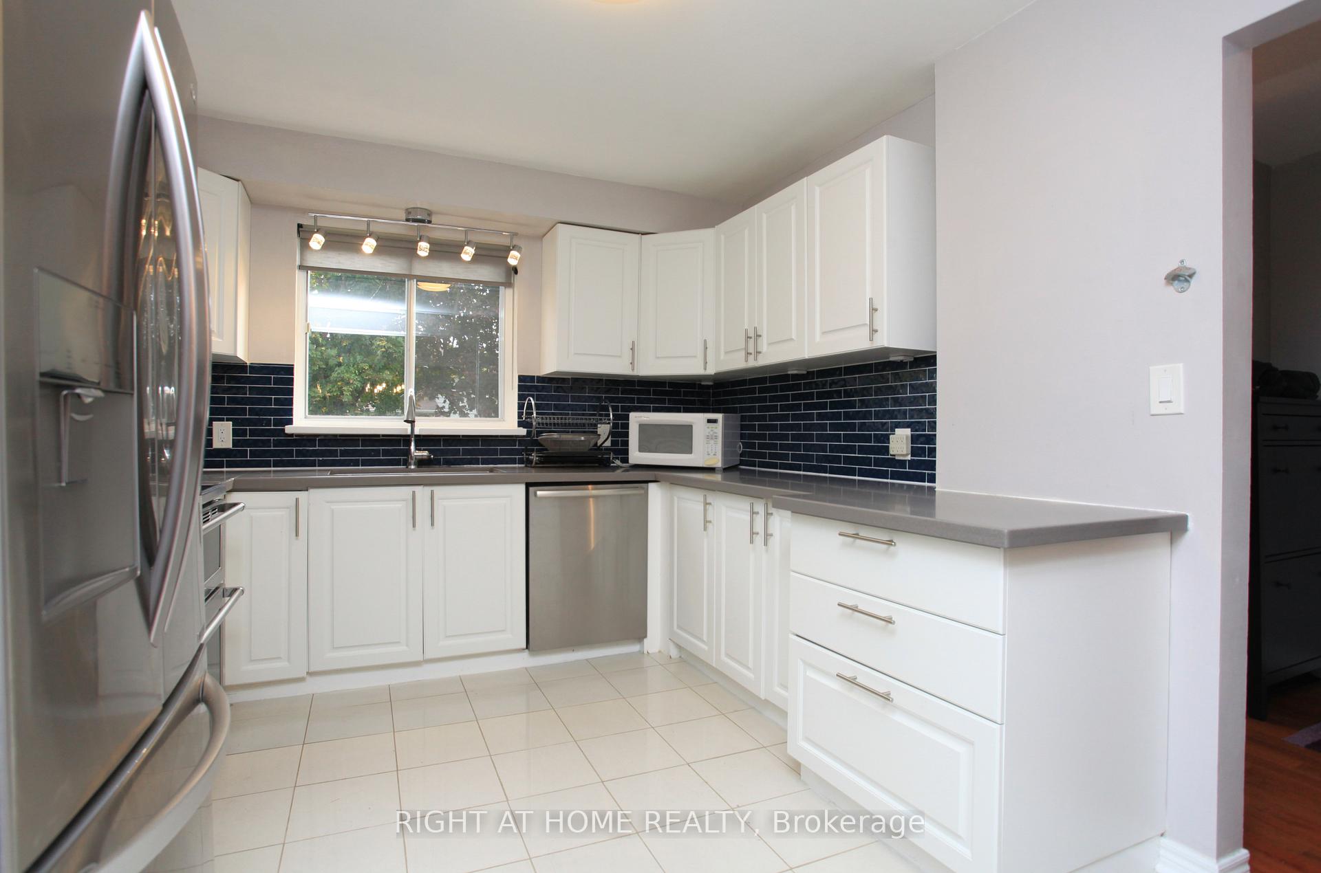Photo 3 of Unit 38, 38 The Carriage Way, Markham, Royal Orchard — HOMEH