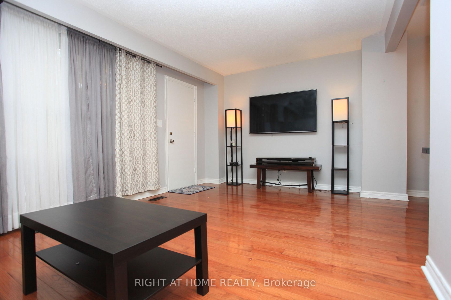 Photo 6 of Unit 38, 38 The Carriage Way, Markham, Royal Orchard — HOMEH