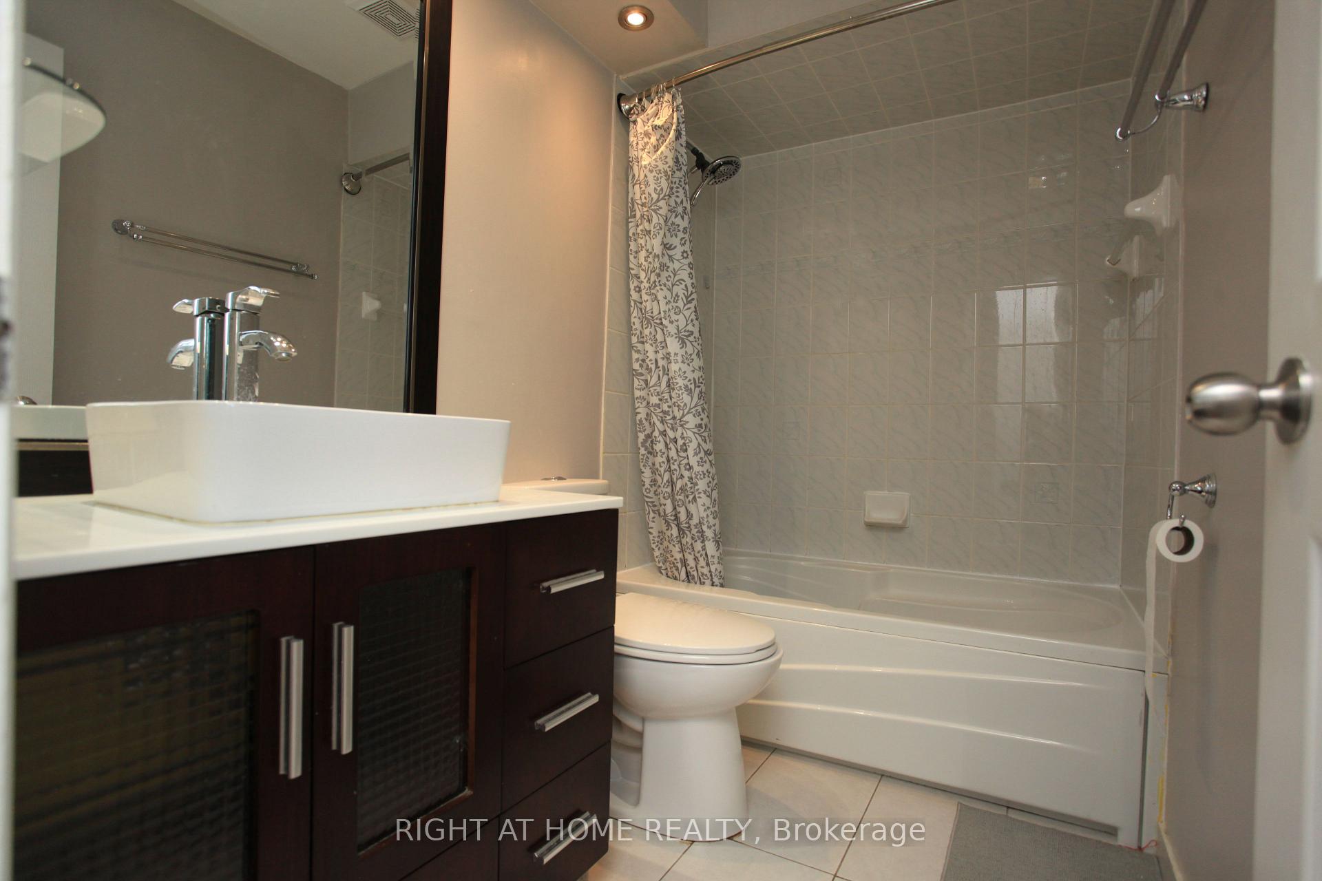 Photo 11 of Unit 38, 38 The Carriage Way, Markham, Royal Orchard — HOMEH